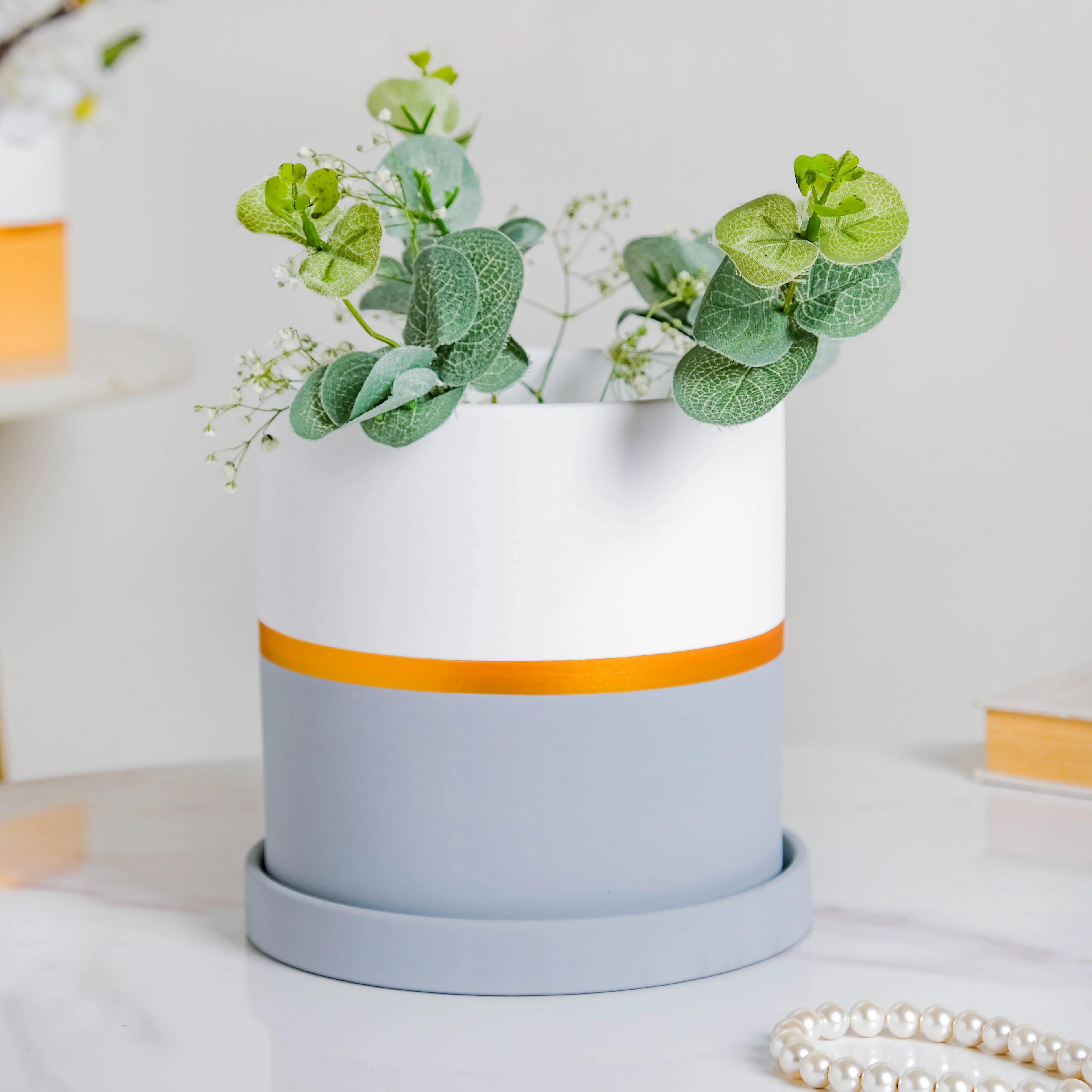 Grey And White Bicolour Pot With Plate