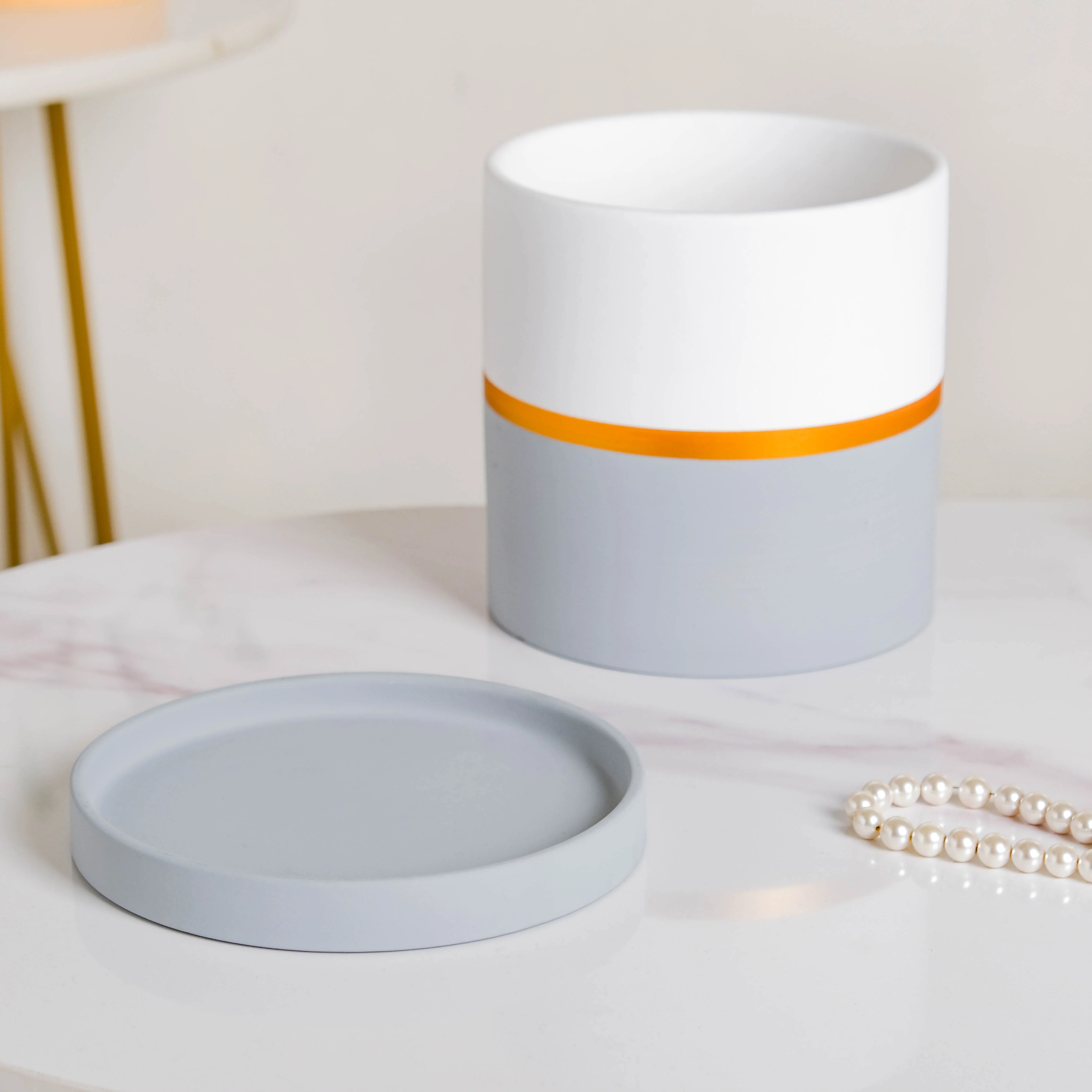 Grey And White Bicolour Pot With Plate - Image 3