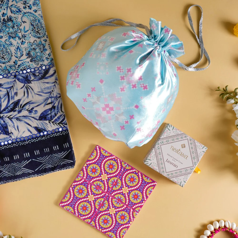 Gujarati Wedding Gift Hamper Set Of 7 - Image 4