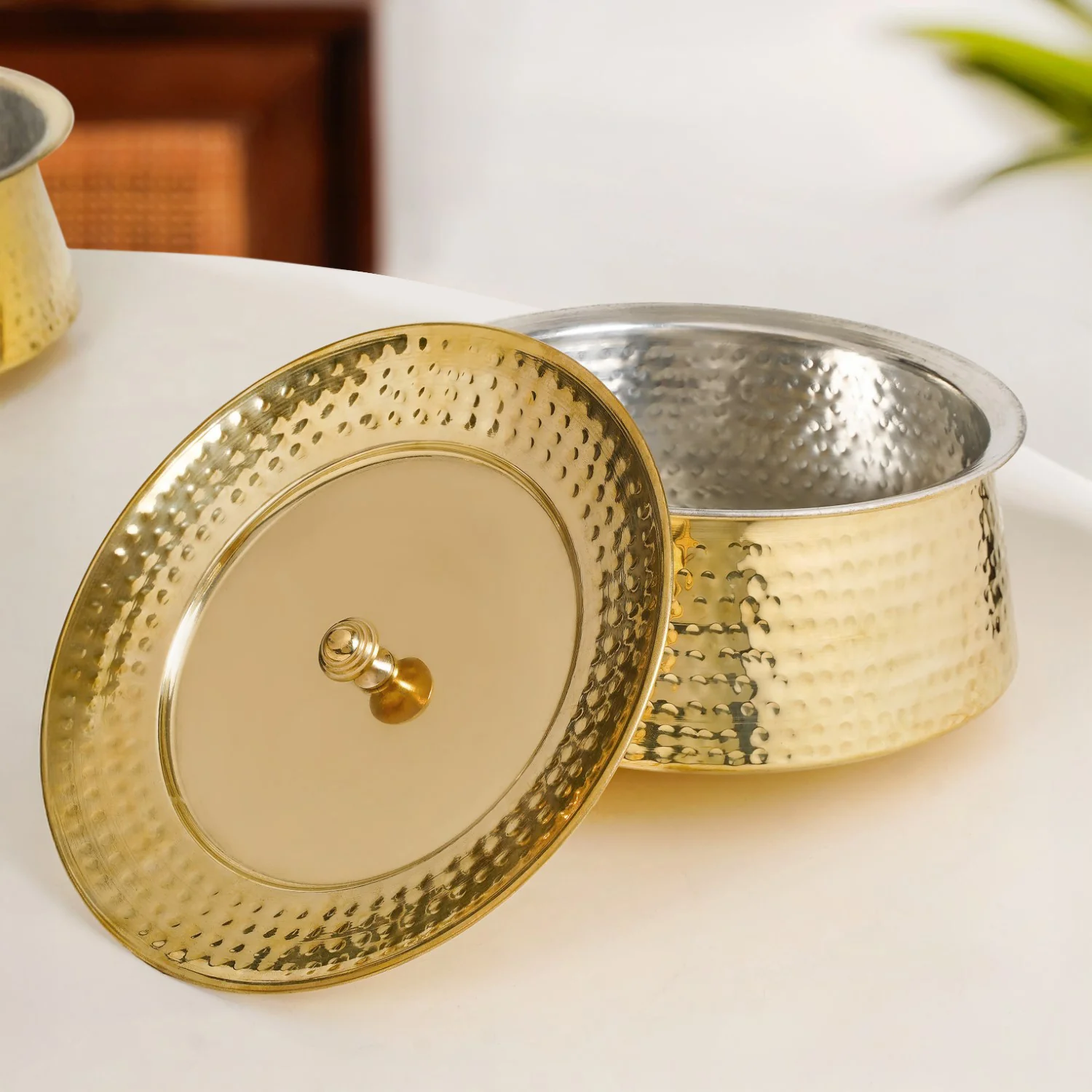 Hammered Pure Brass Biriyani Handi Lagan With Lid 4000ml - Image 9