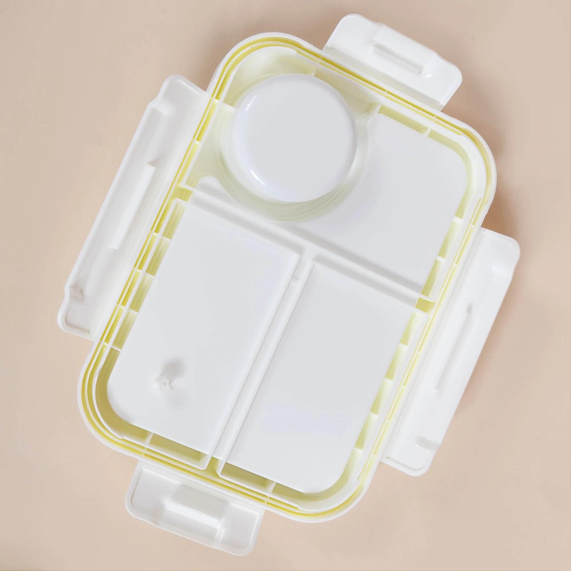 Lunch Box For Kids With 3 Individual Sections Pink 750ml - Image 3