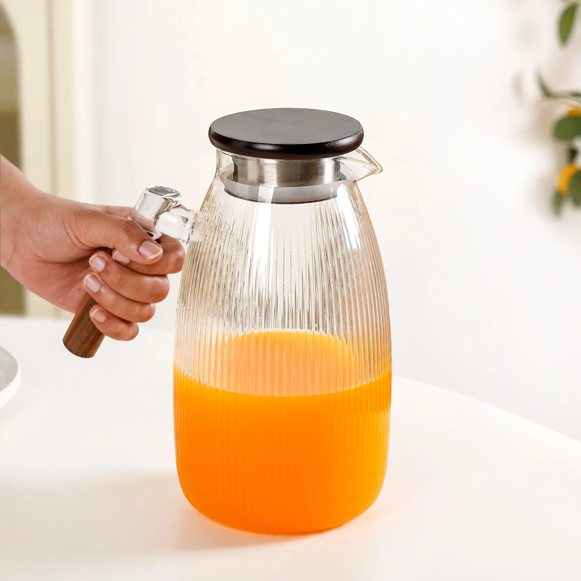 Heat Safe Borosilicate Glass Jug With Wooden Grip 2200ml - Image 2