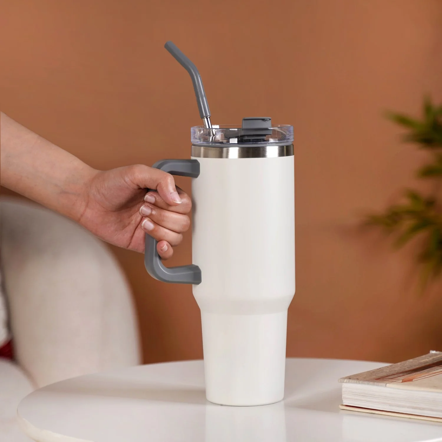 Insulated Stainless Steel Sipper Bottle 1200ml - Image 4