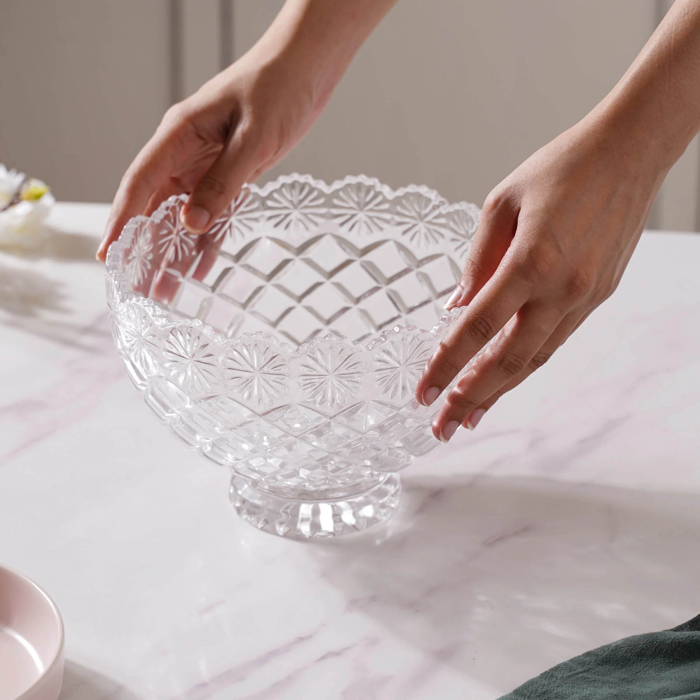 Intricate Glass Serving Bowl - Image 2