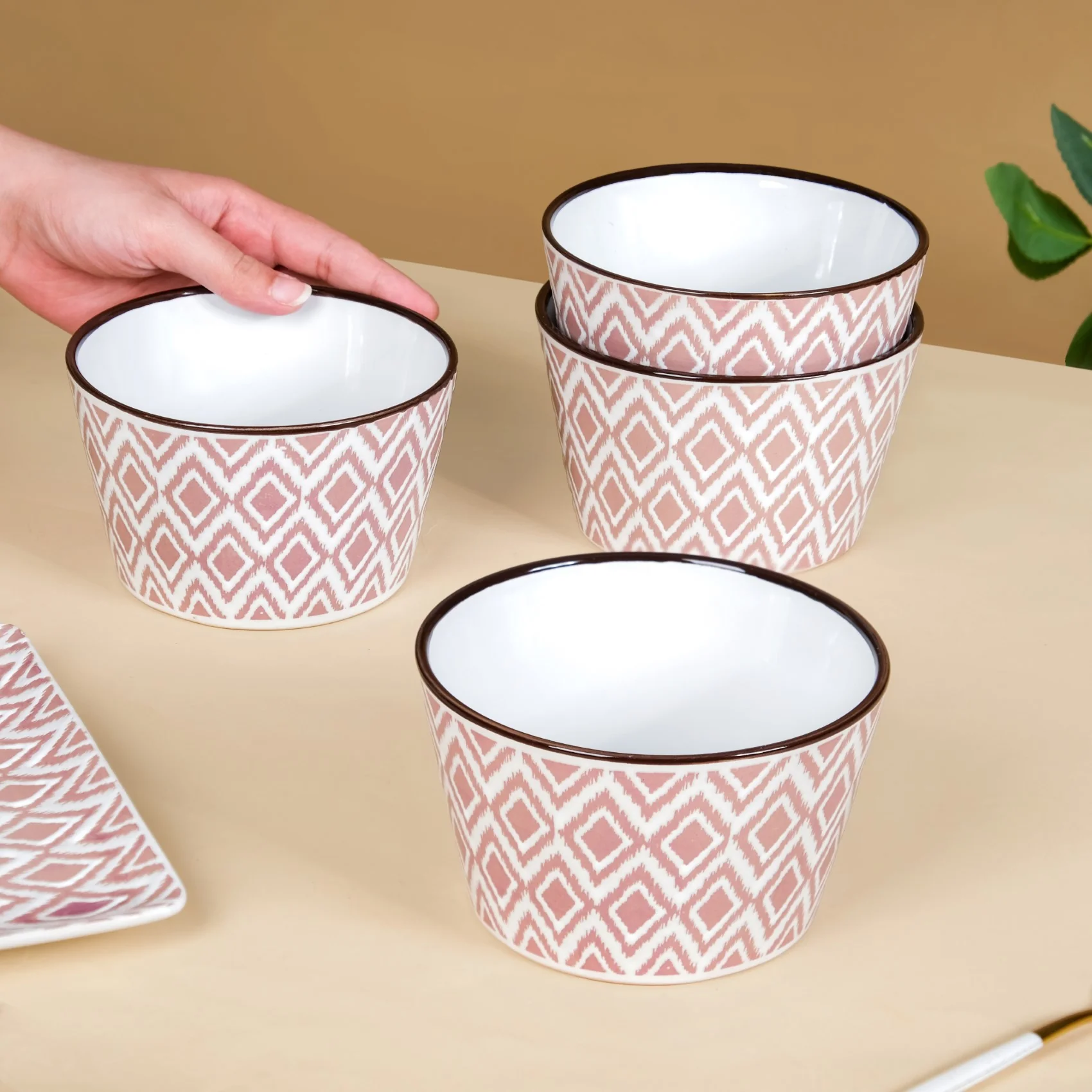 Kaleido Pink 16 Piece Ceramic Dinner Set For 4 - Image 6