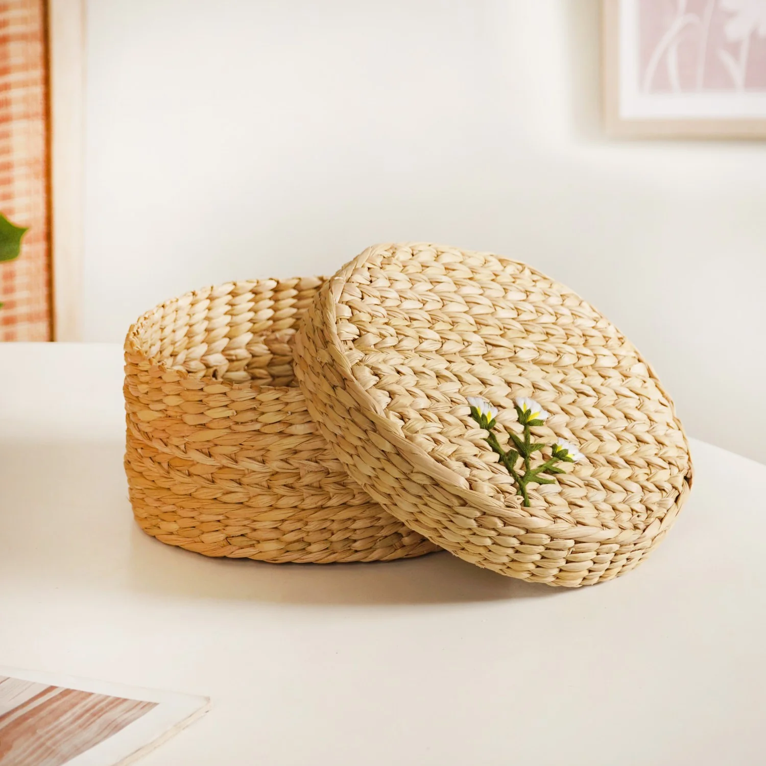 Kauna Round Basket With Lid – Handmade Box With Floral Embroidery - Image 2