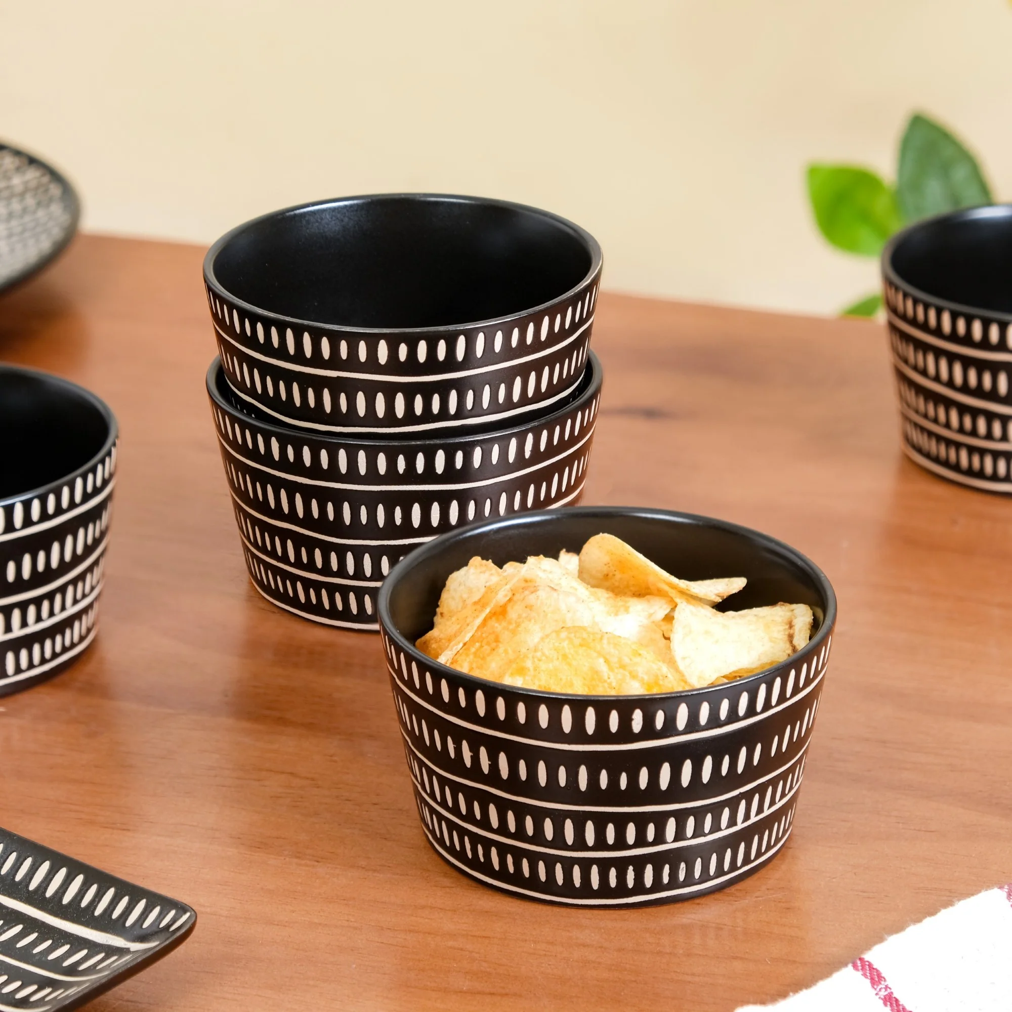 Kuro Snack Bowl Set Of 6 400ml - Image 3