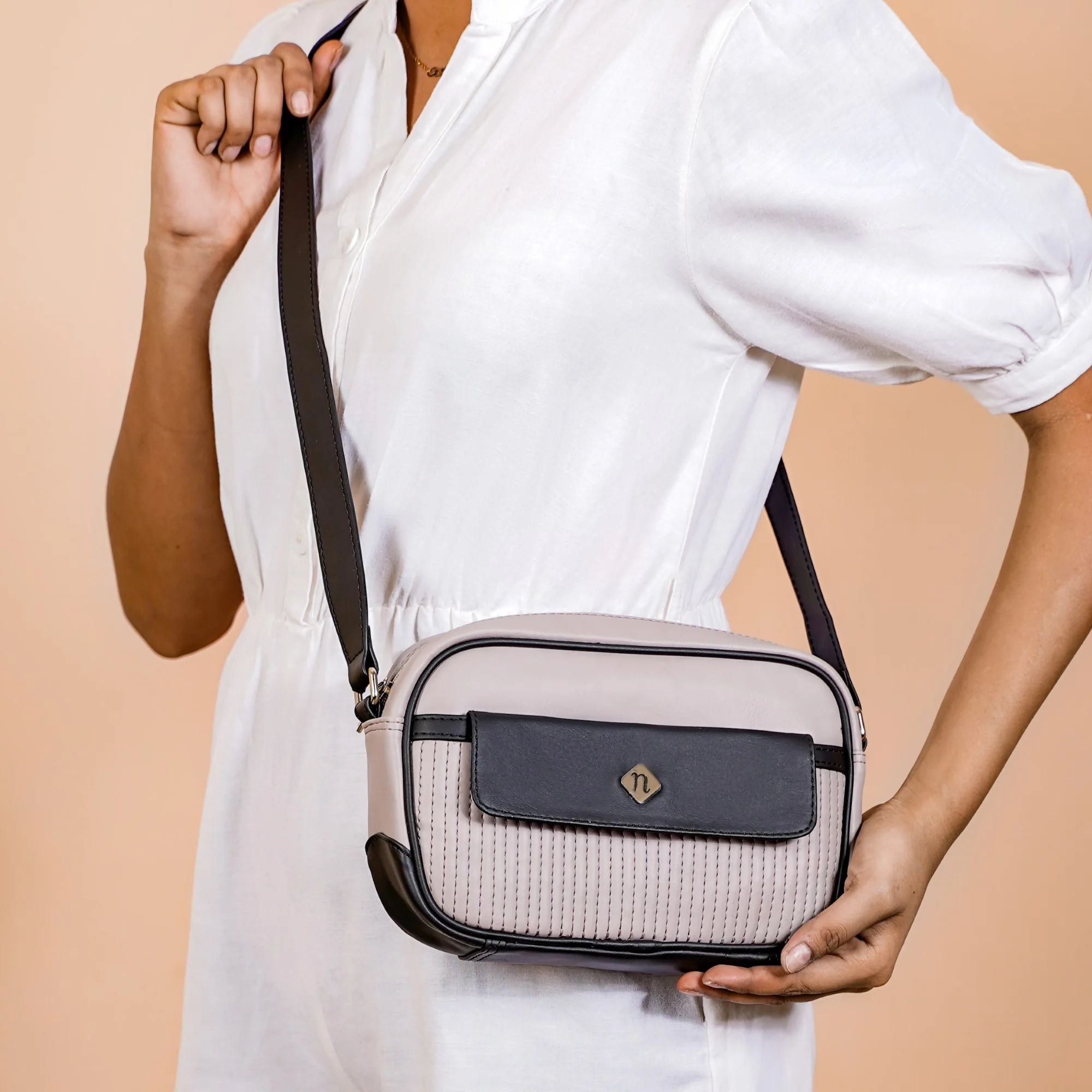 La Fusion Sling Bag Purse For Women Grey - Image 3