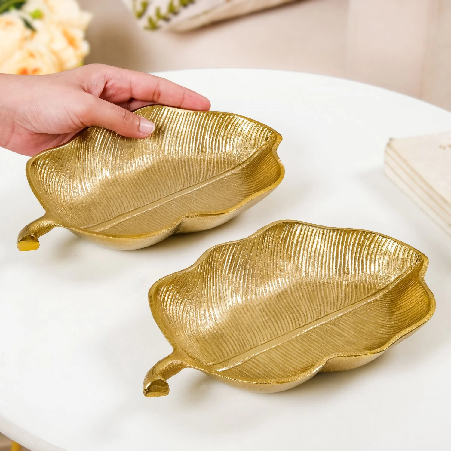 Leaf Metal Platter Gold Set Of 2 - Image 3