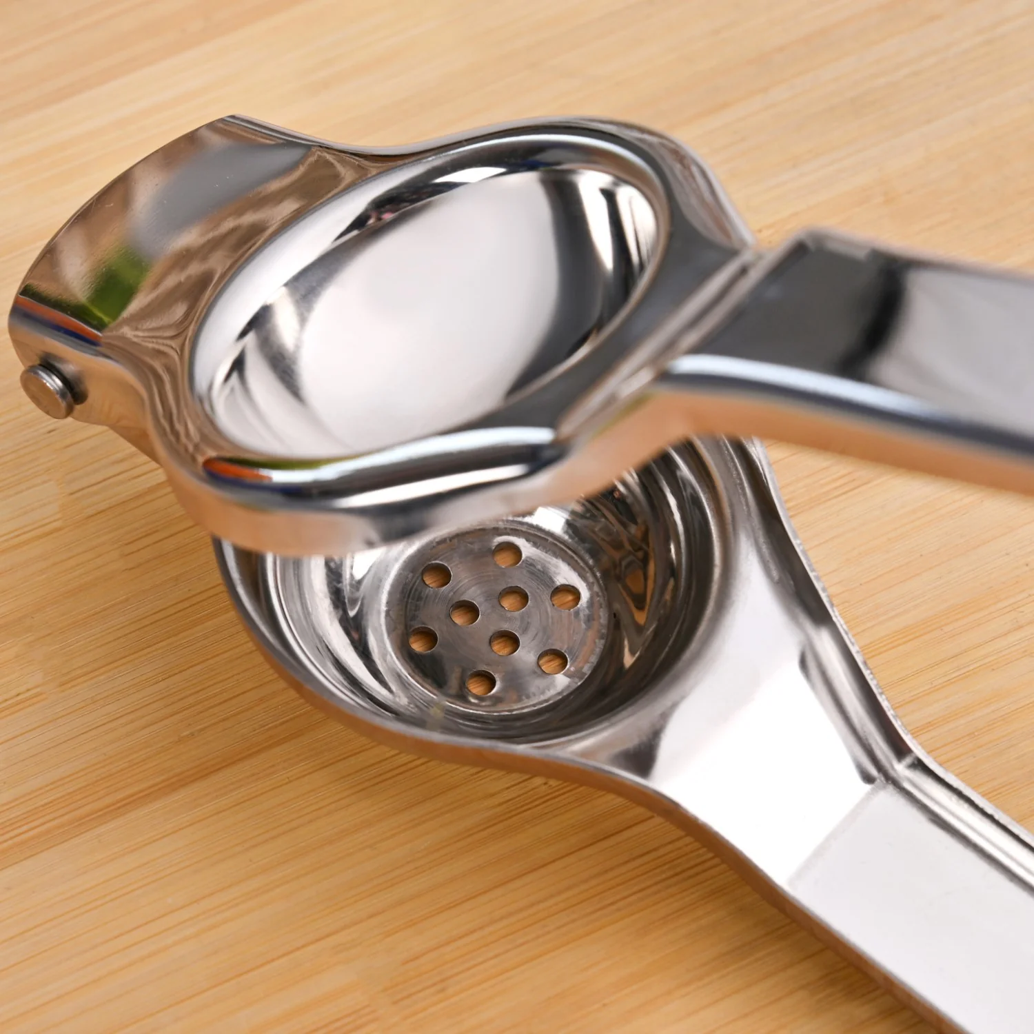 Lemon Squeezer With 2 In 1 Bottle Opener - Image 4