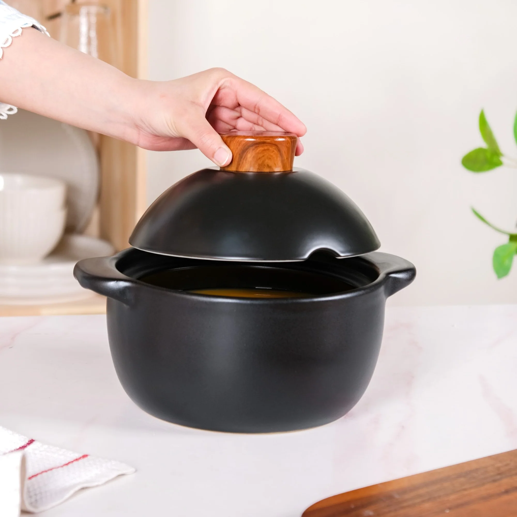 Maison Black Ceramic Clay Pot For Cooking 2200ml - Image 8