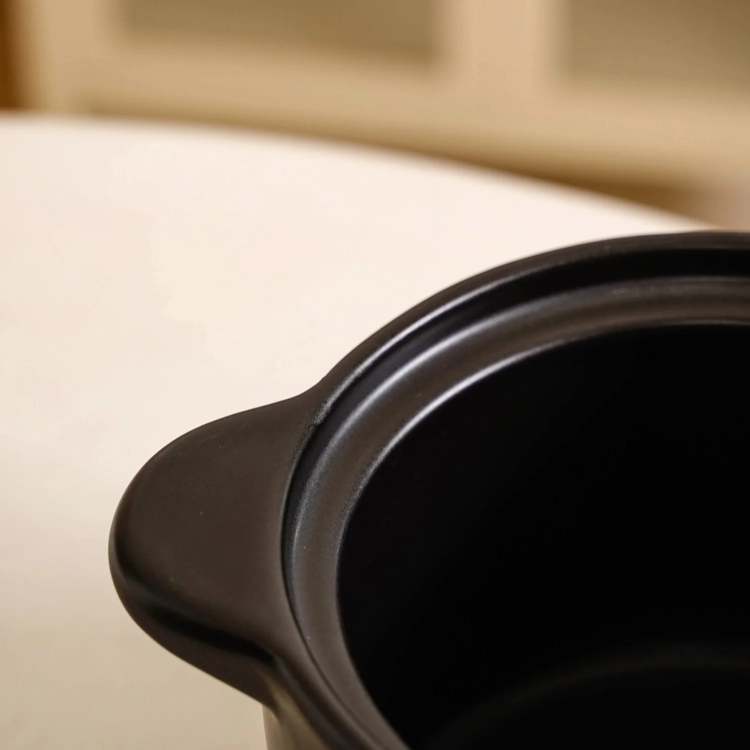 Maison Black Ceramic Cooking Pot With Lid 3700ml - Image 8