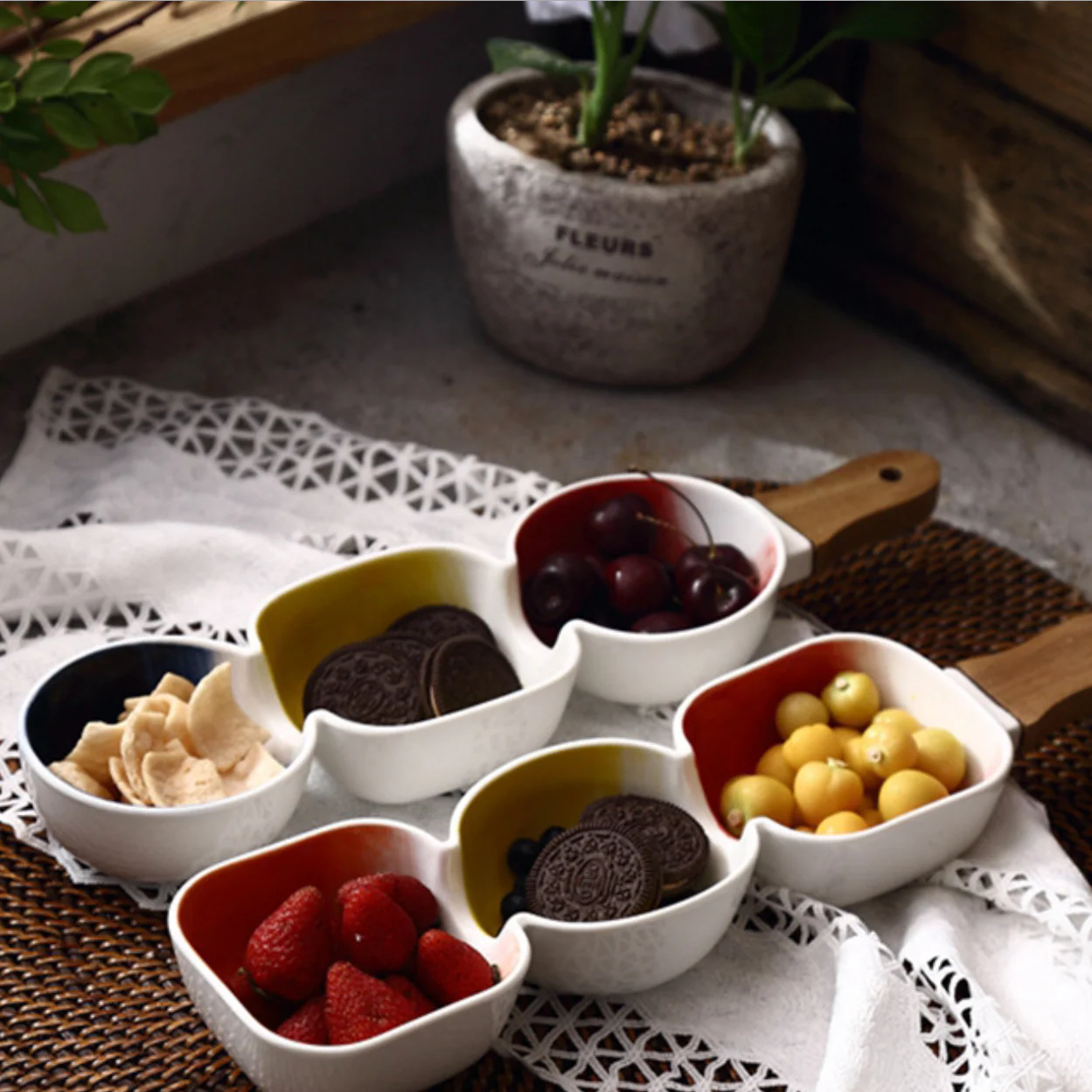 MERRY 3 part snack bowl with wooden handle - blue, yellow & red - Image 3