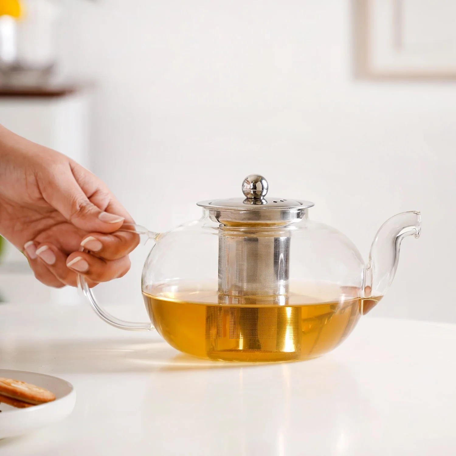 Minimalist Glass Kettle With Strainer Flame Safe 1000ml - Image 2
