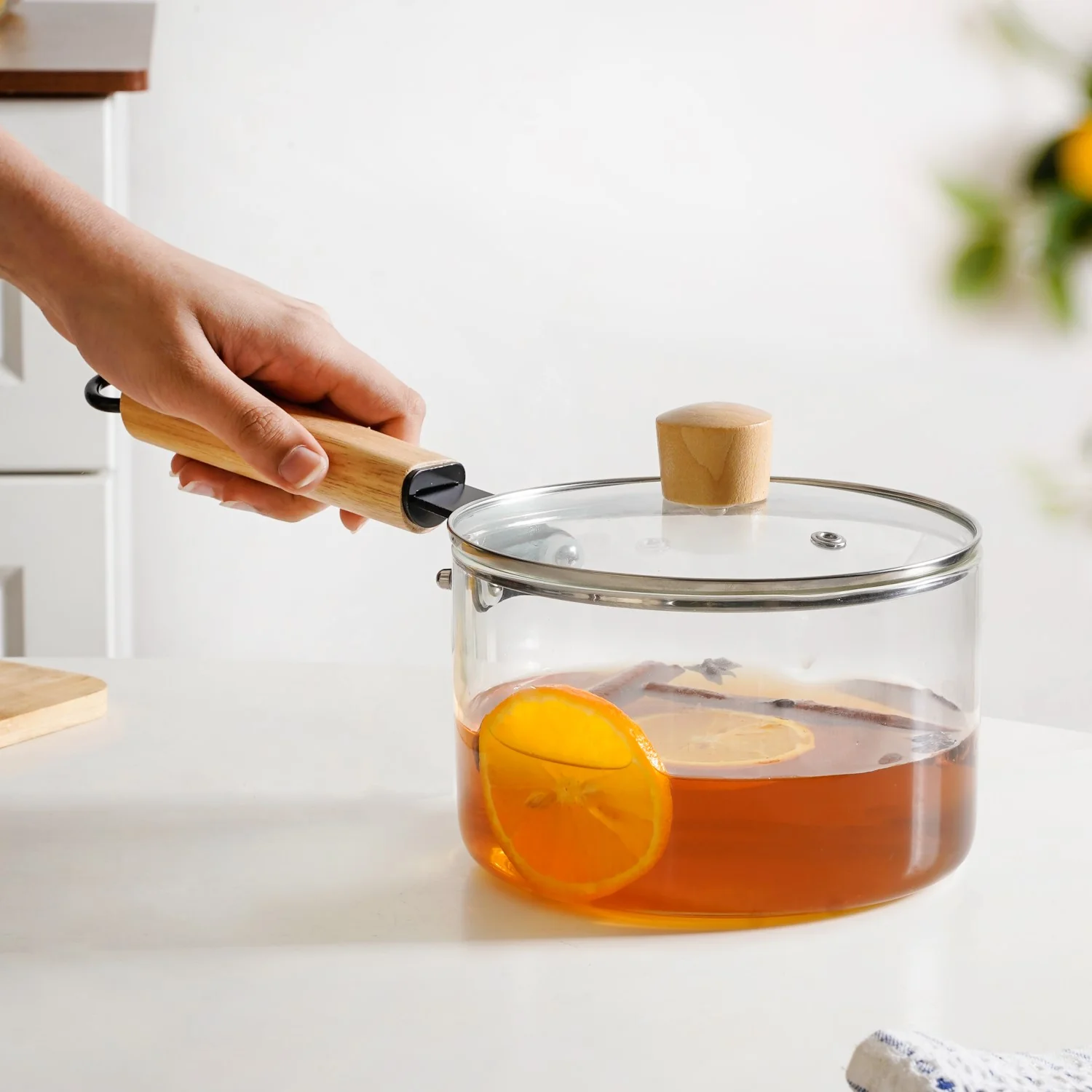 Minimalist Glass Saucepan With Wooden Handle And Lid 1800ml - Image 2