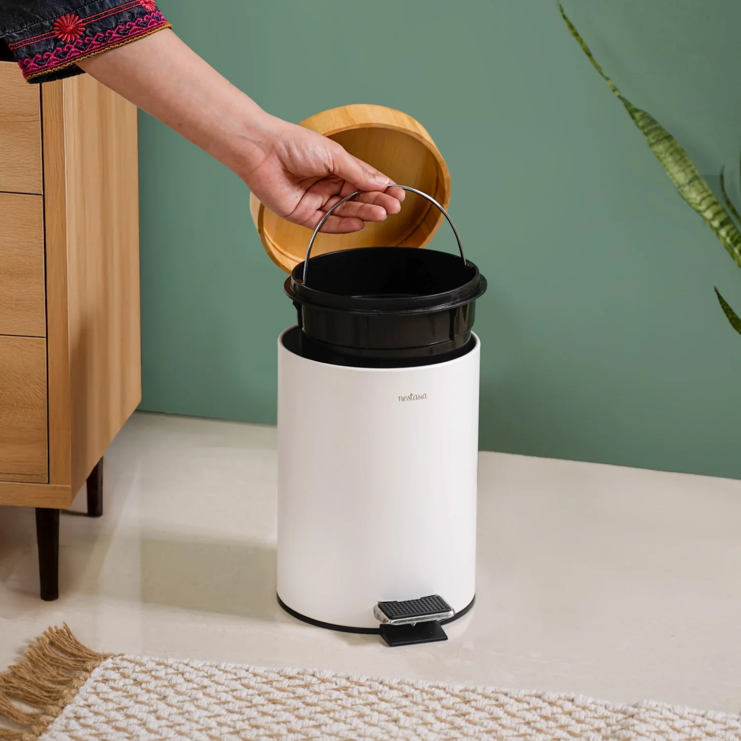 Modbin Bamboo Lid Metal Dustbin With Bucket White 3000ml - Image 3