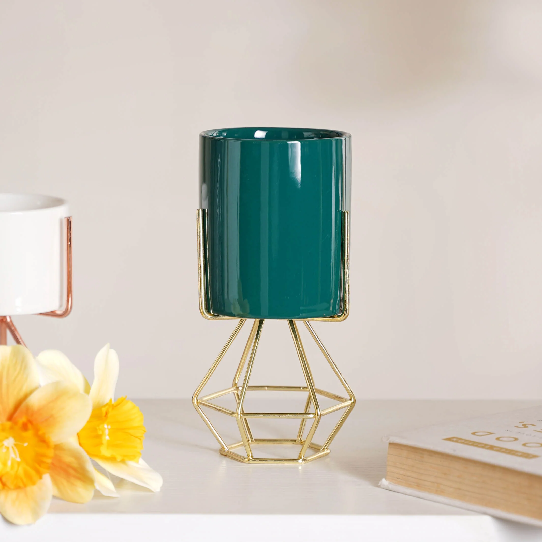 Modern Cylindrical Pot - Image 4