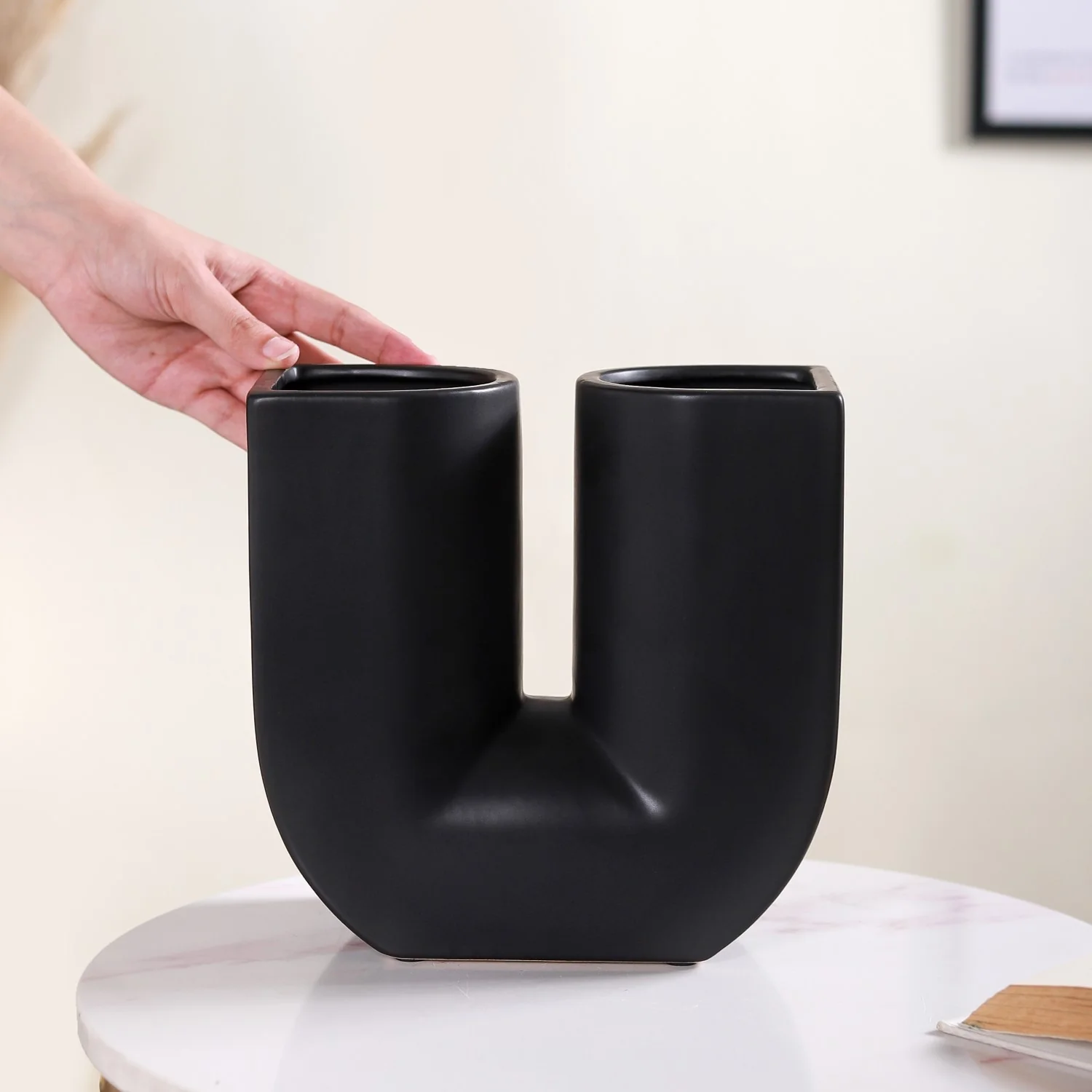 Modern U Shaped Vase Black - Image 2