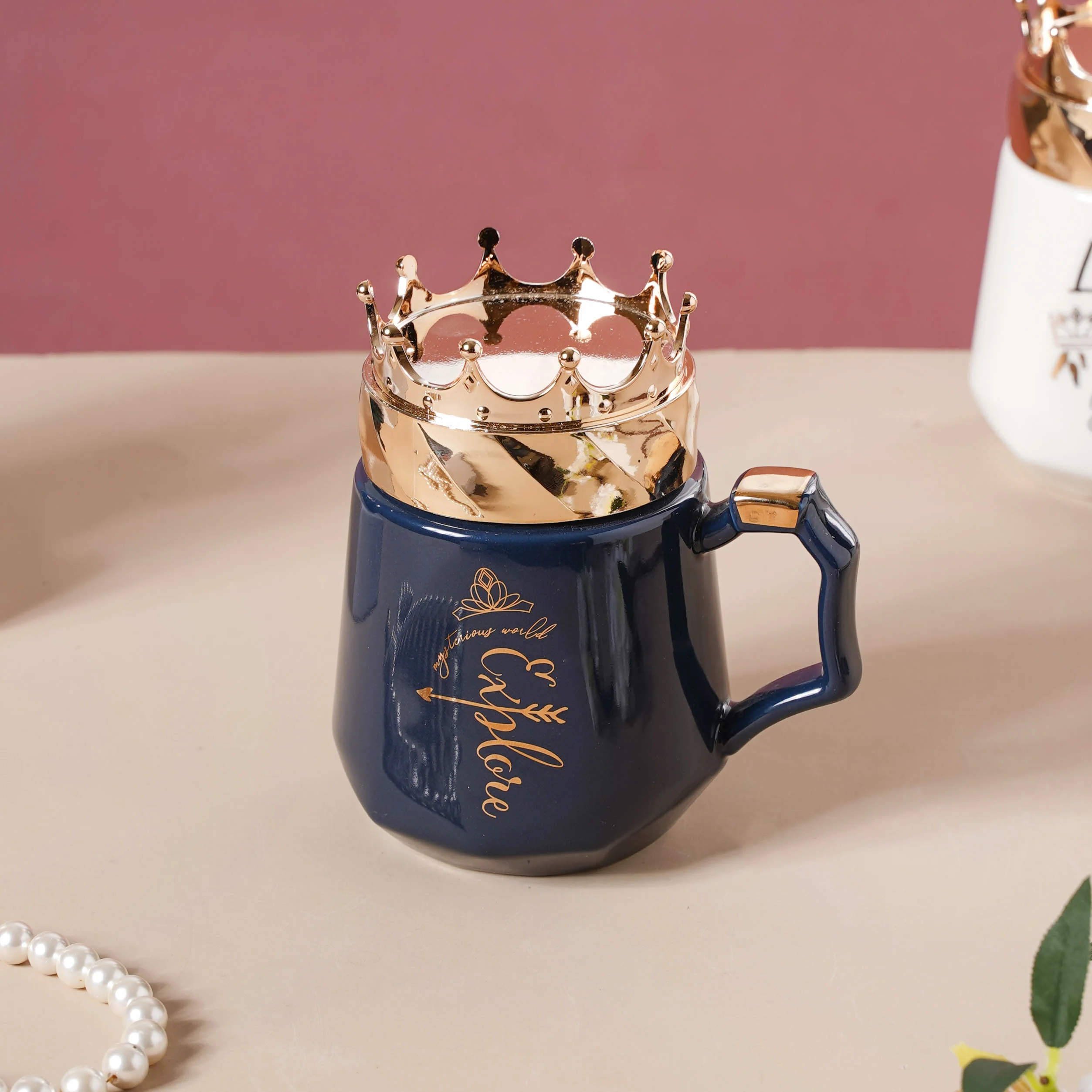 Mug With A Crown Lid - Image 10