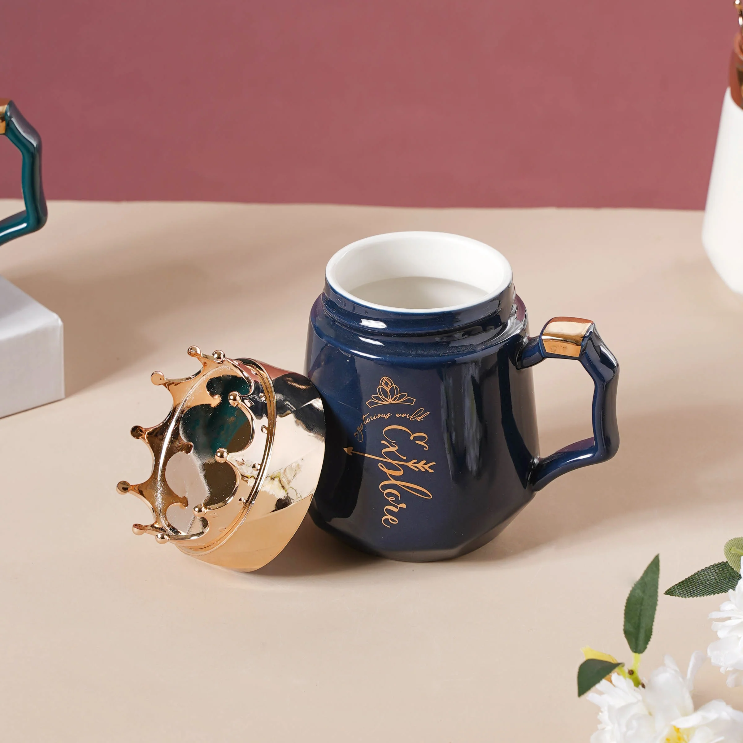 Mug With A Crown Lid - Image 11