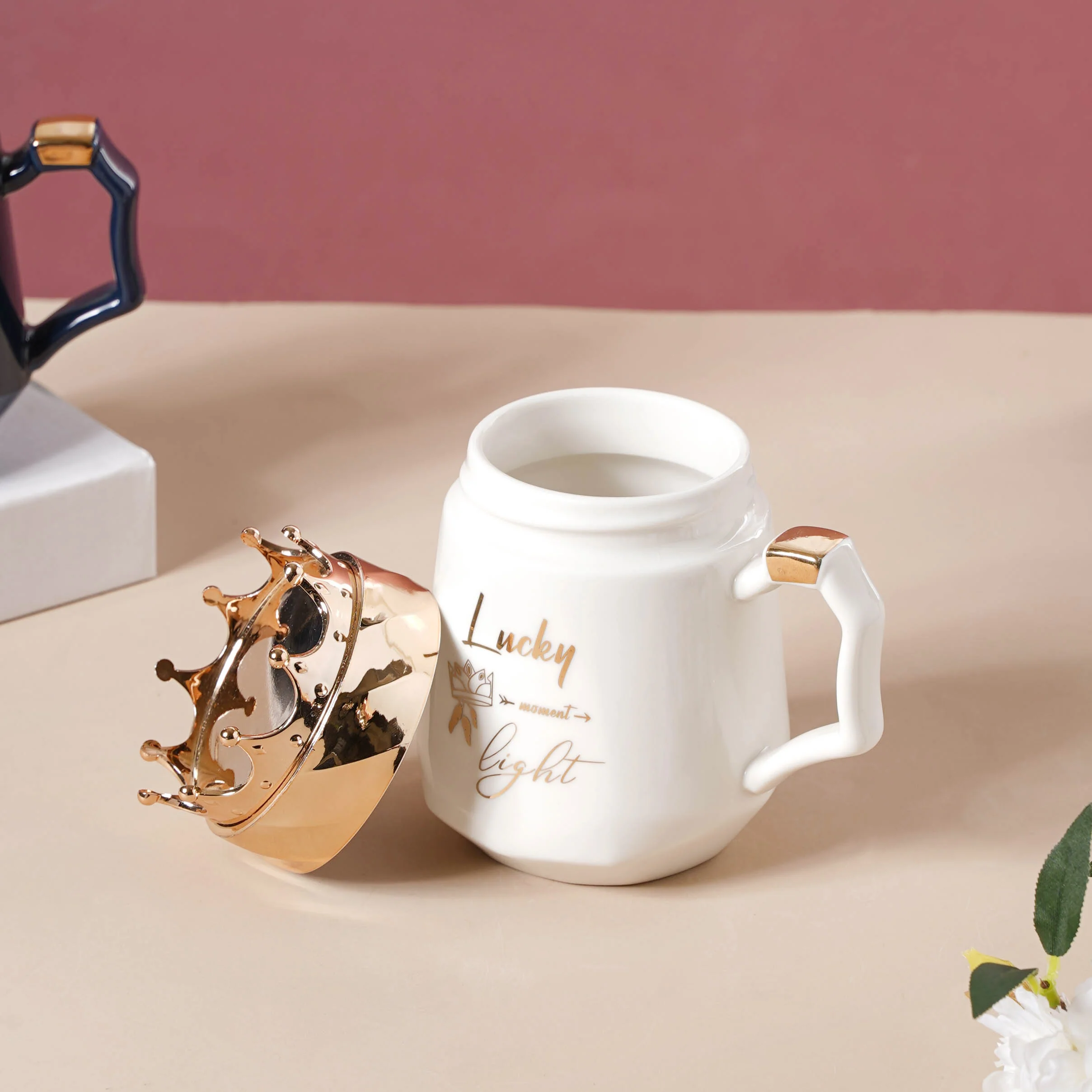 Mug With A Crown Lid - Image 16