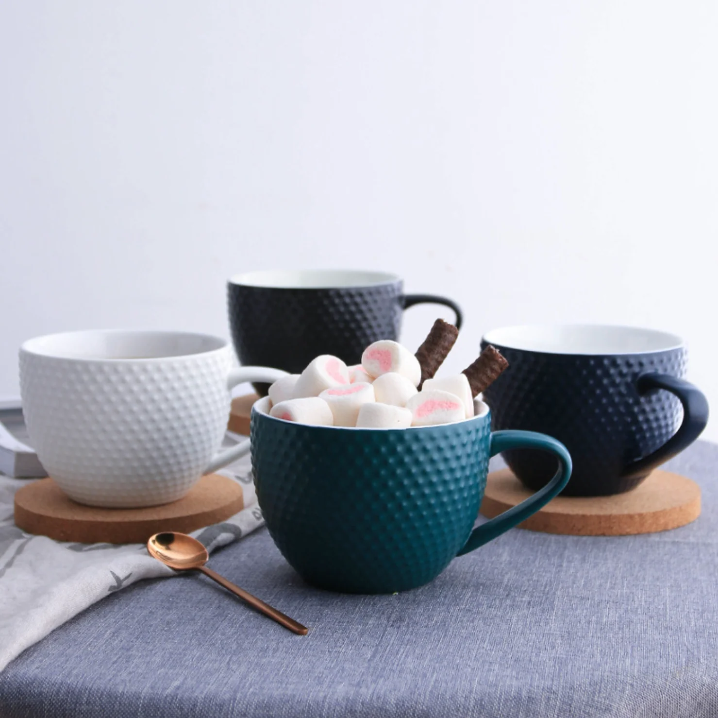 MAGNIFIQUE textured mug with cork coaster - white - Image 6