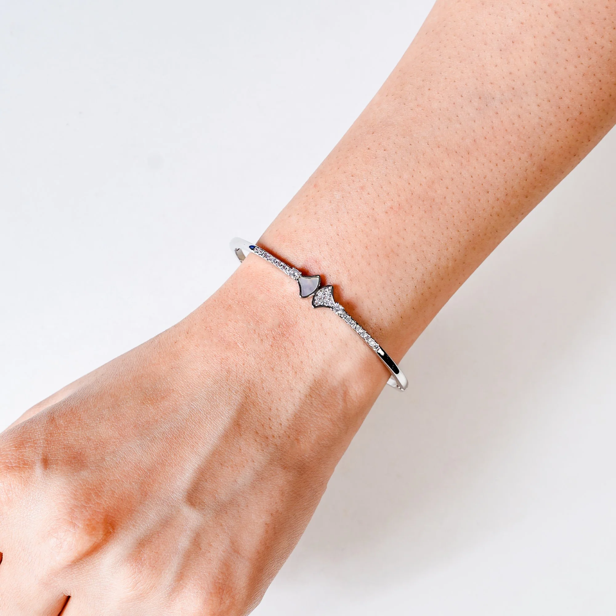 Nautical Glam Seashell Silver Bracelet - Image 2