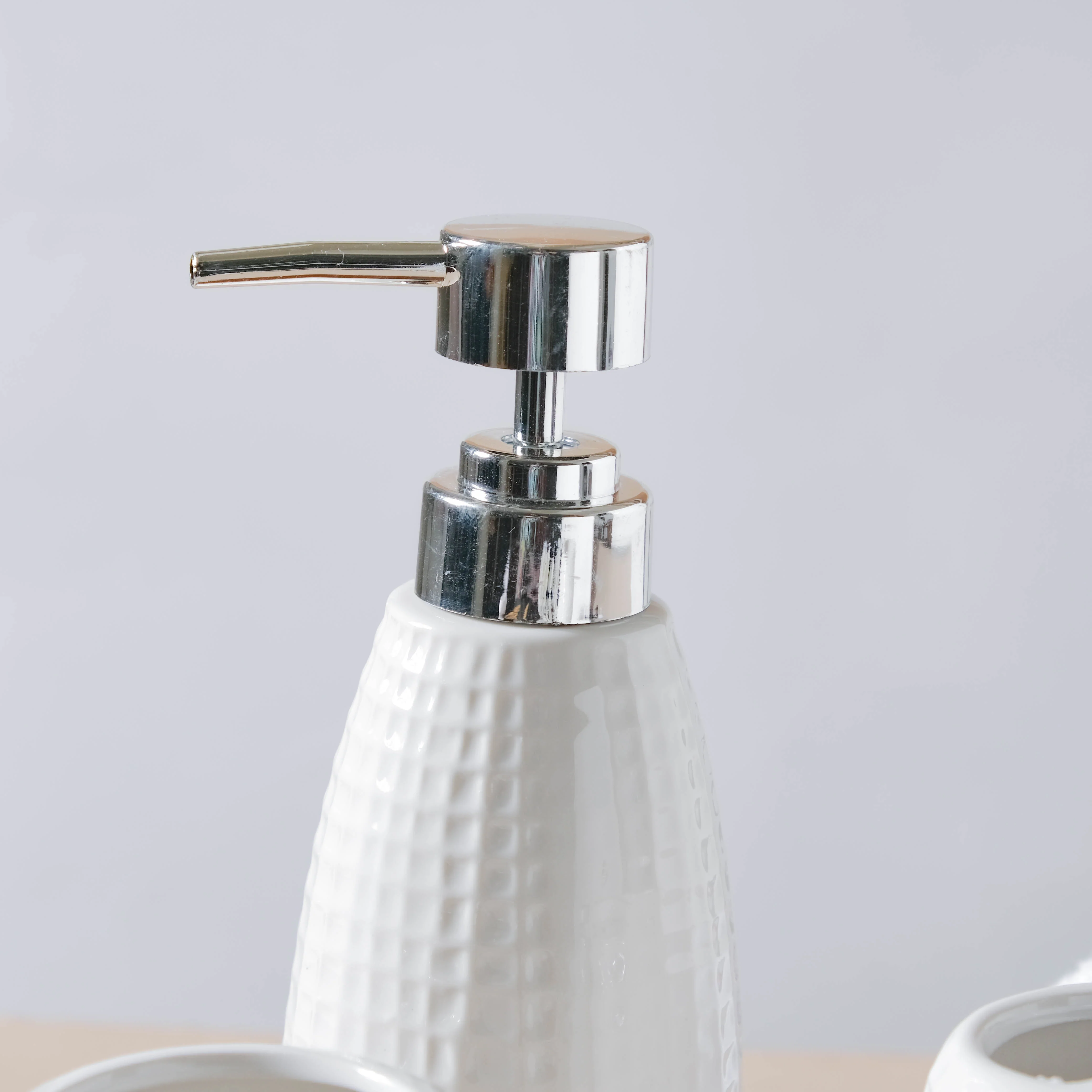 Noelle Texture White Ceramic Bathroom Set Of 5 - Image 8