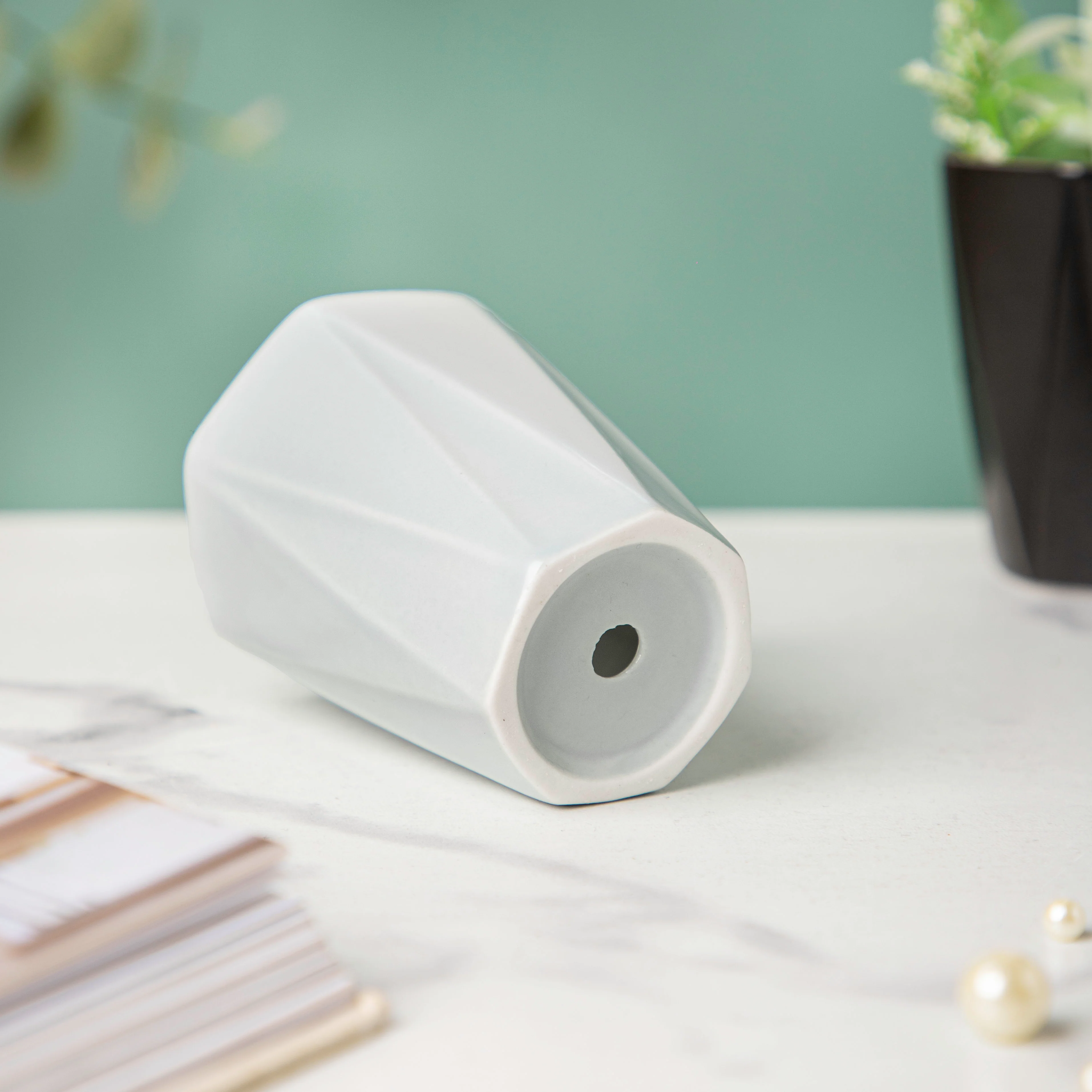 Nordic Grey Textured Ceramic Planter - Image 4