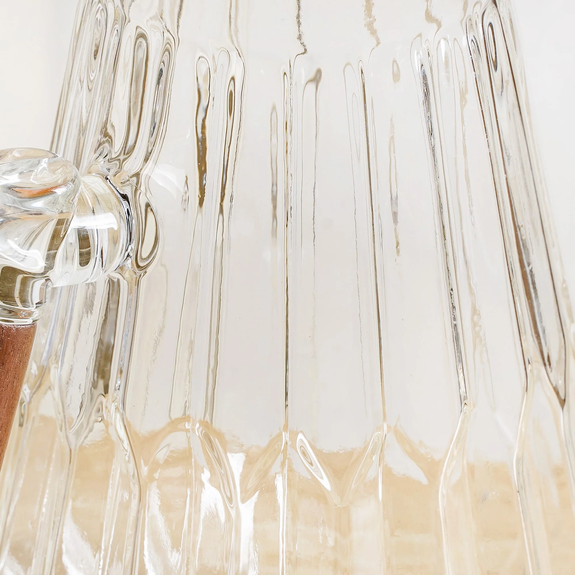 Embossed Geometric Fushion Borosilicate Glass Jug 1600ml - Image 5