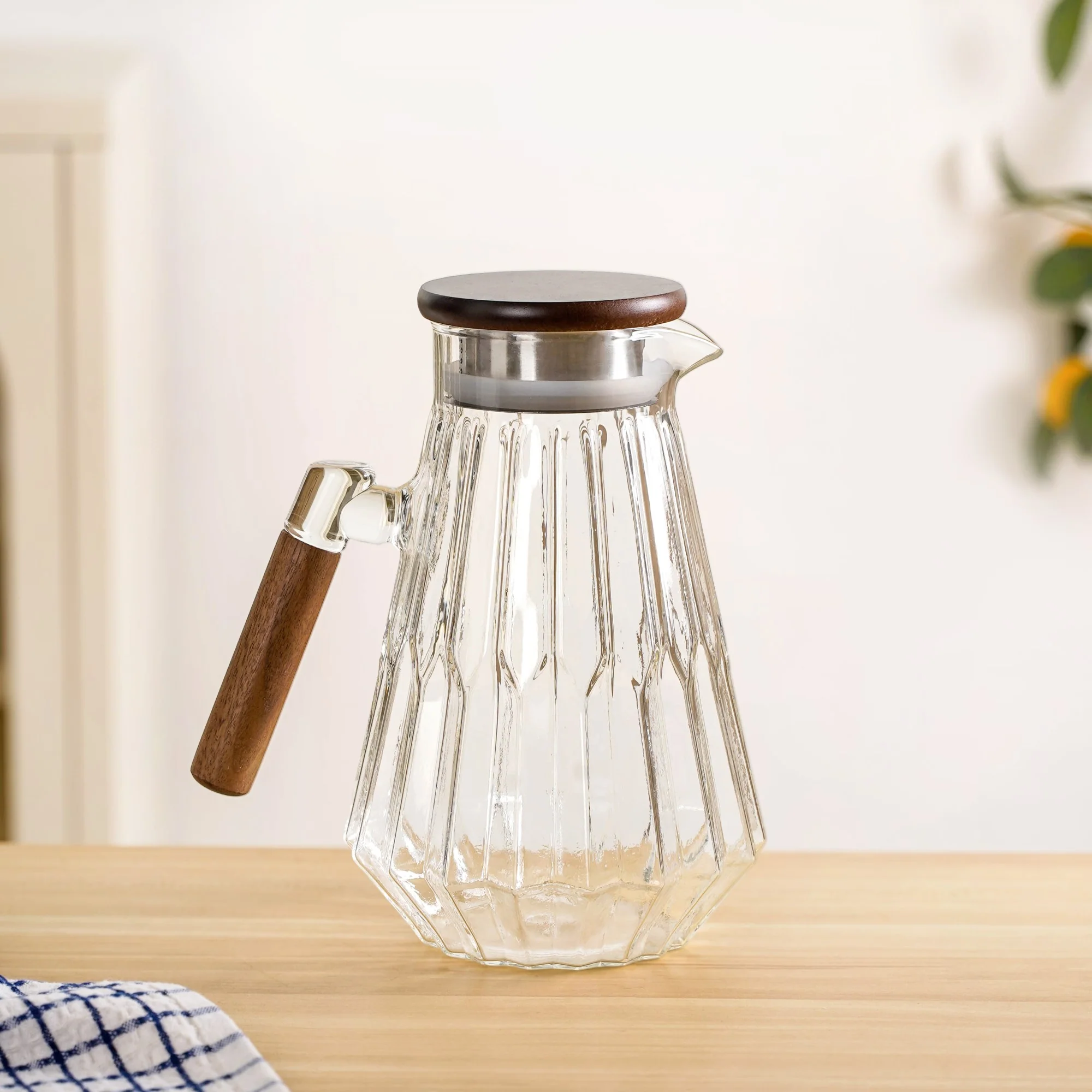 Embossed Geometric Fushion Borosilicate Glass Jug 1600ml - Image 7
