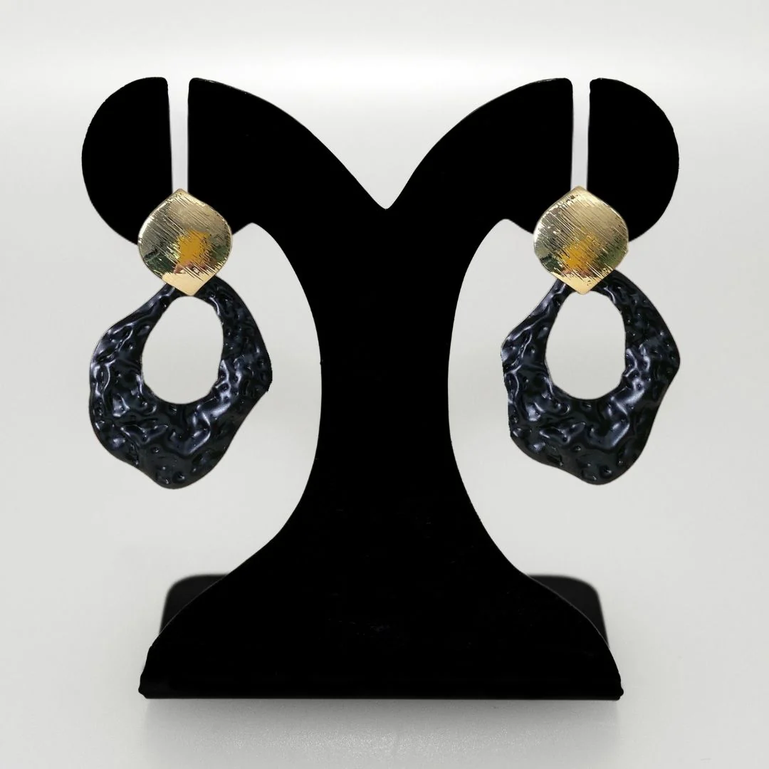 Onyx Hammered Gold Danglers - Image 6