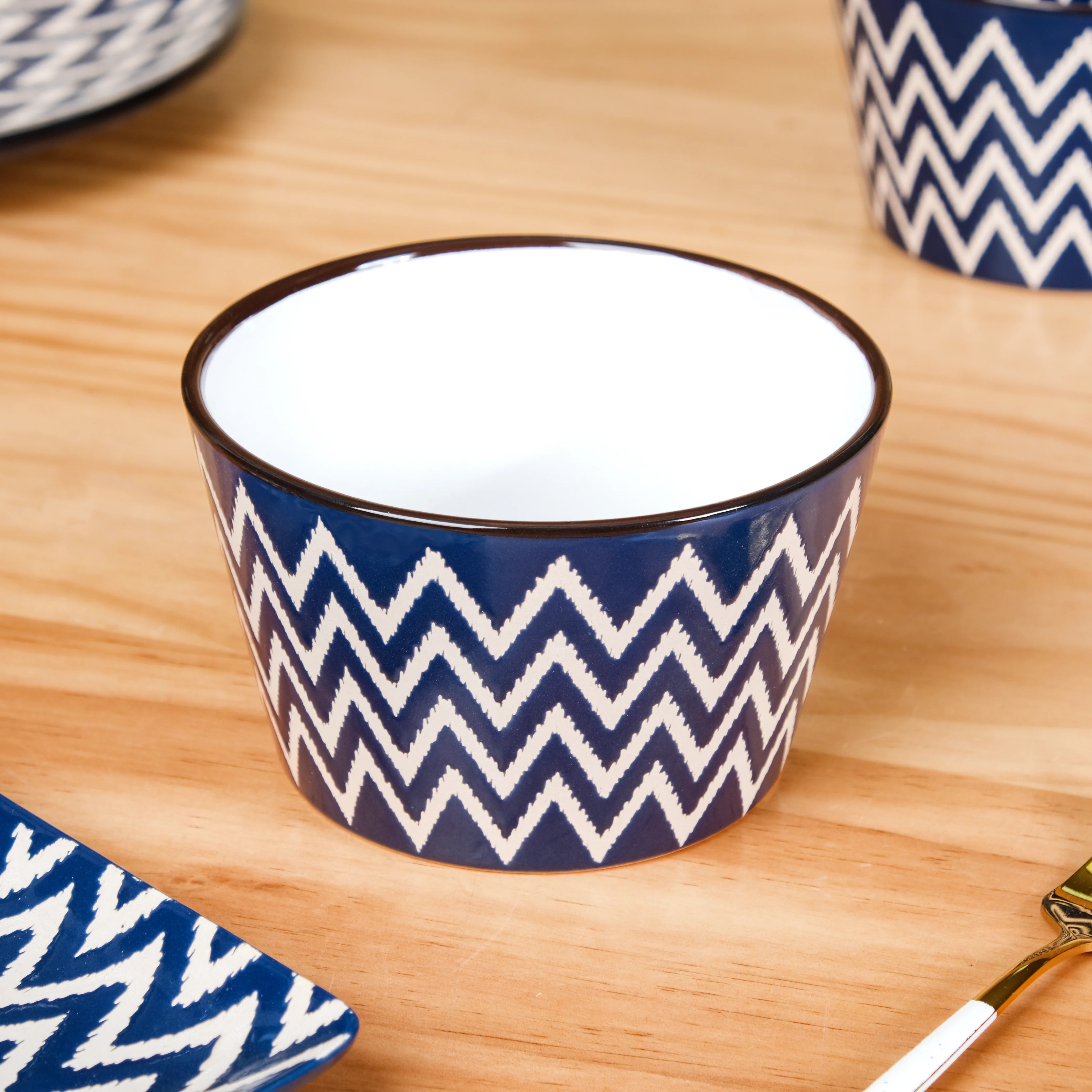 Oscilla Ceramic Serving Bowl Set Of 4 Navy 650ml - Image 6