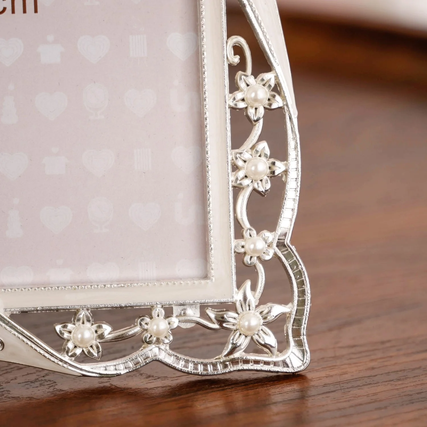 Pearl Cutwork Photo Frame Small 10x15cm - Image 2