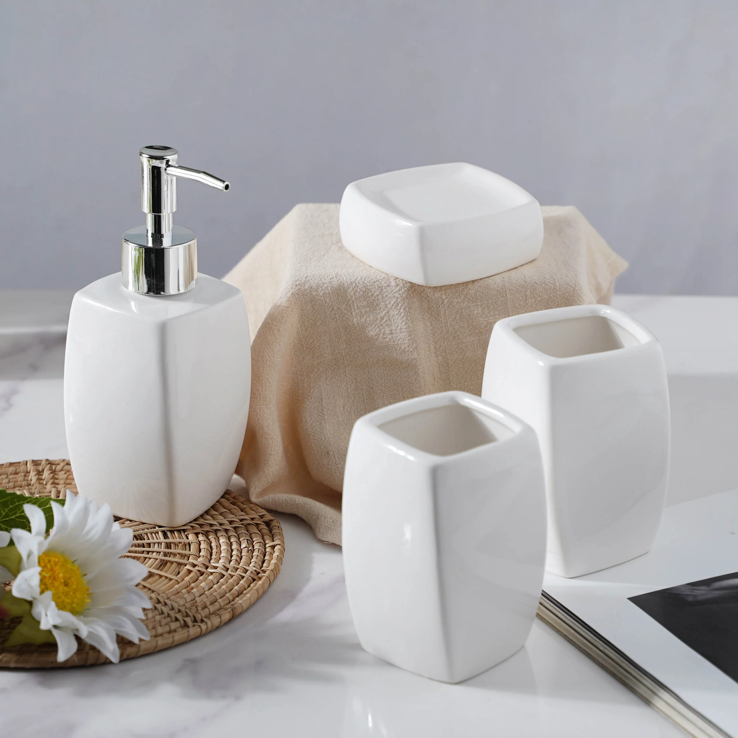 Pearly White Ceramic Bathroom Set