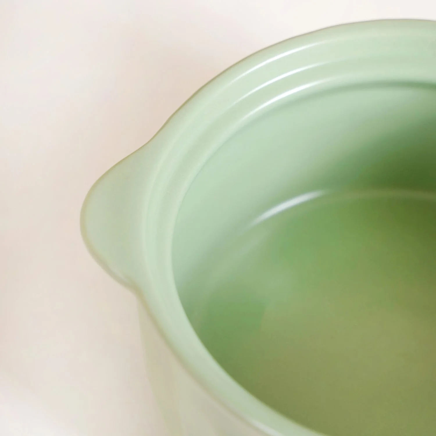 Pebble Textured Serving Bowl With Glass Lid 950ml - Image 6