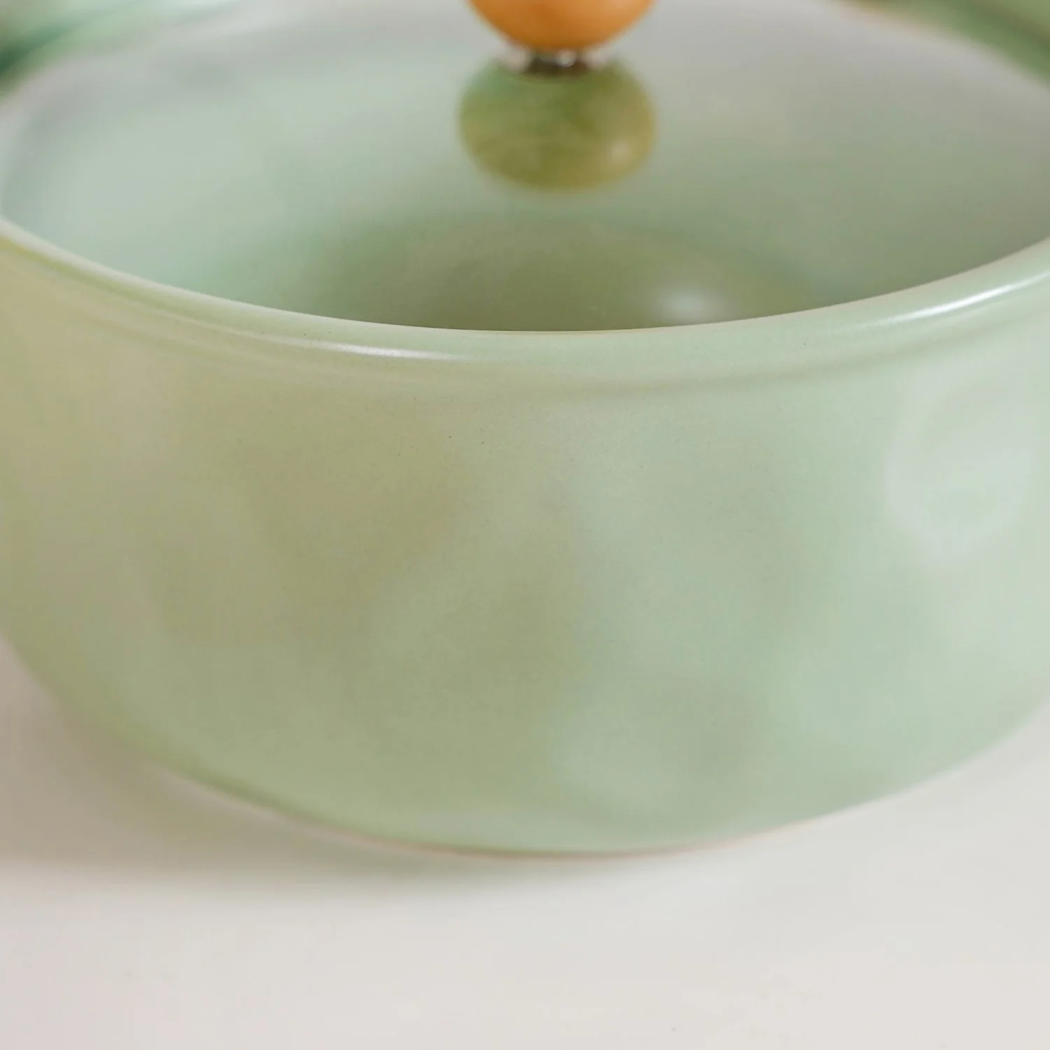 Pebble Textured Serving Bowl With Glass Lid 950ml - Image 7