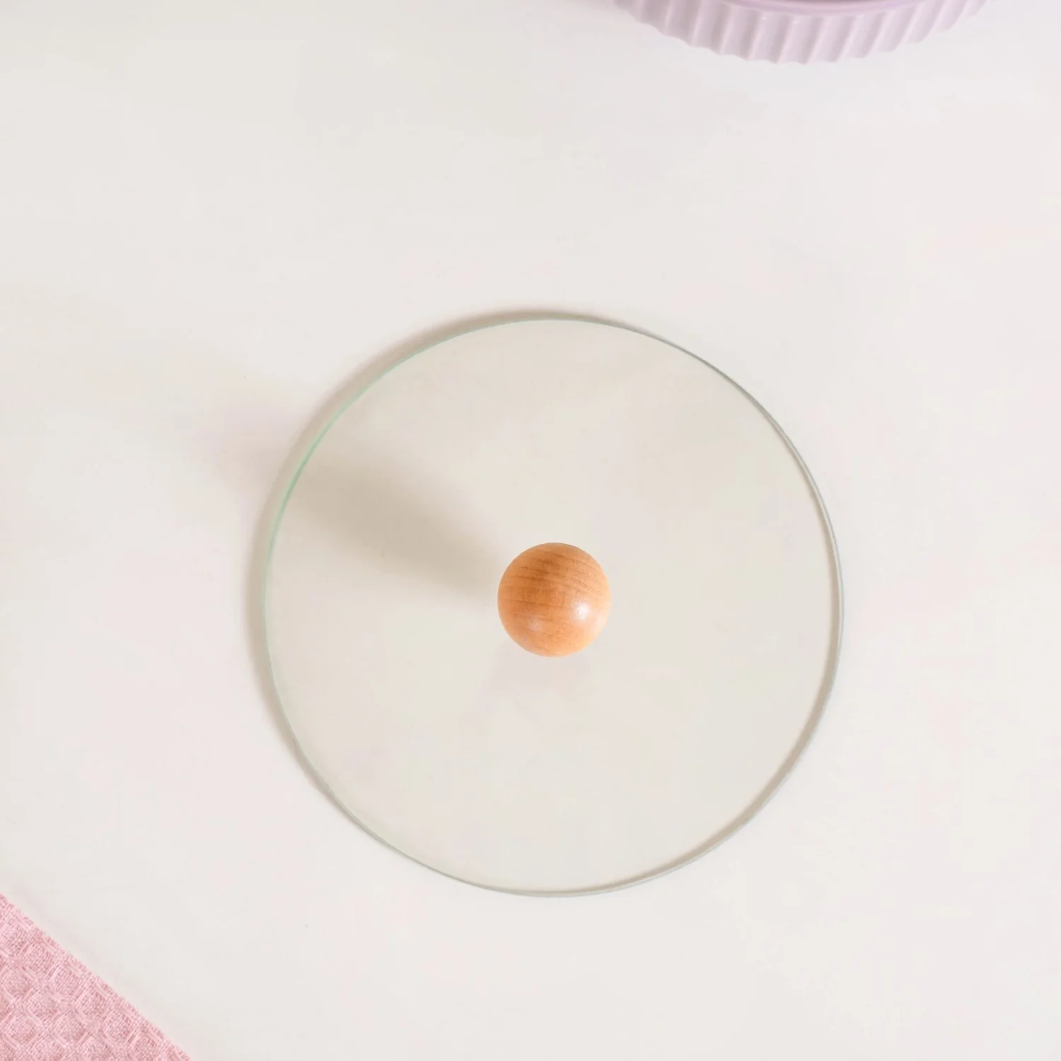 Pebble Textured Serving Bowl With Glass Lid 950ml - Image 9