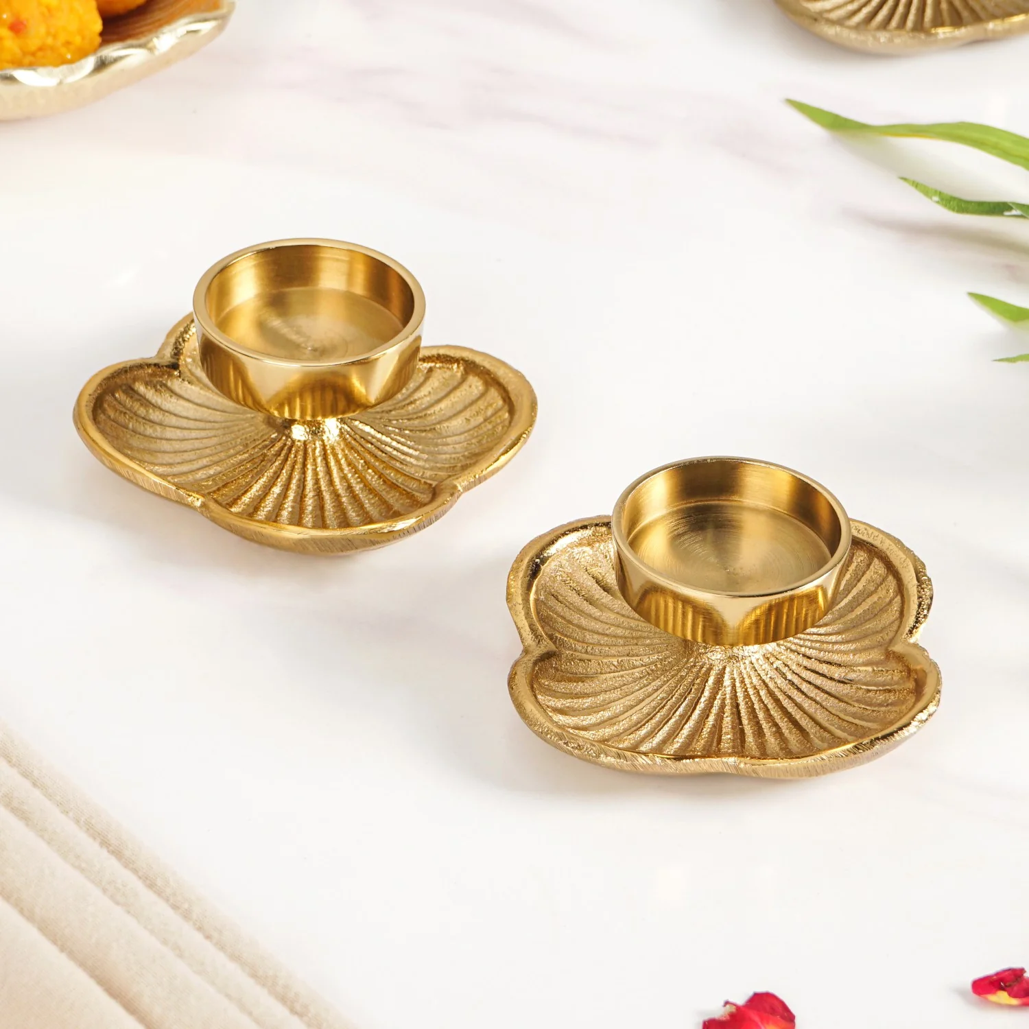 Petal Light Aluminium Tealight Candle Holder Set Of 2 In Festive Gift Box - Image 9