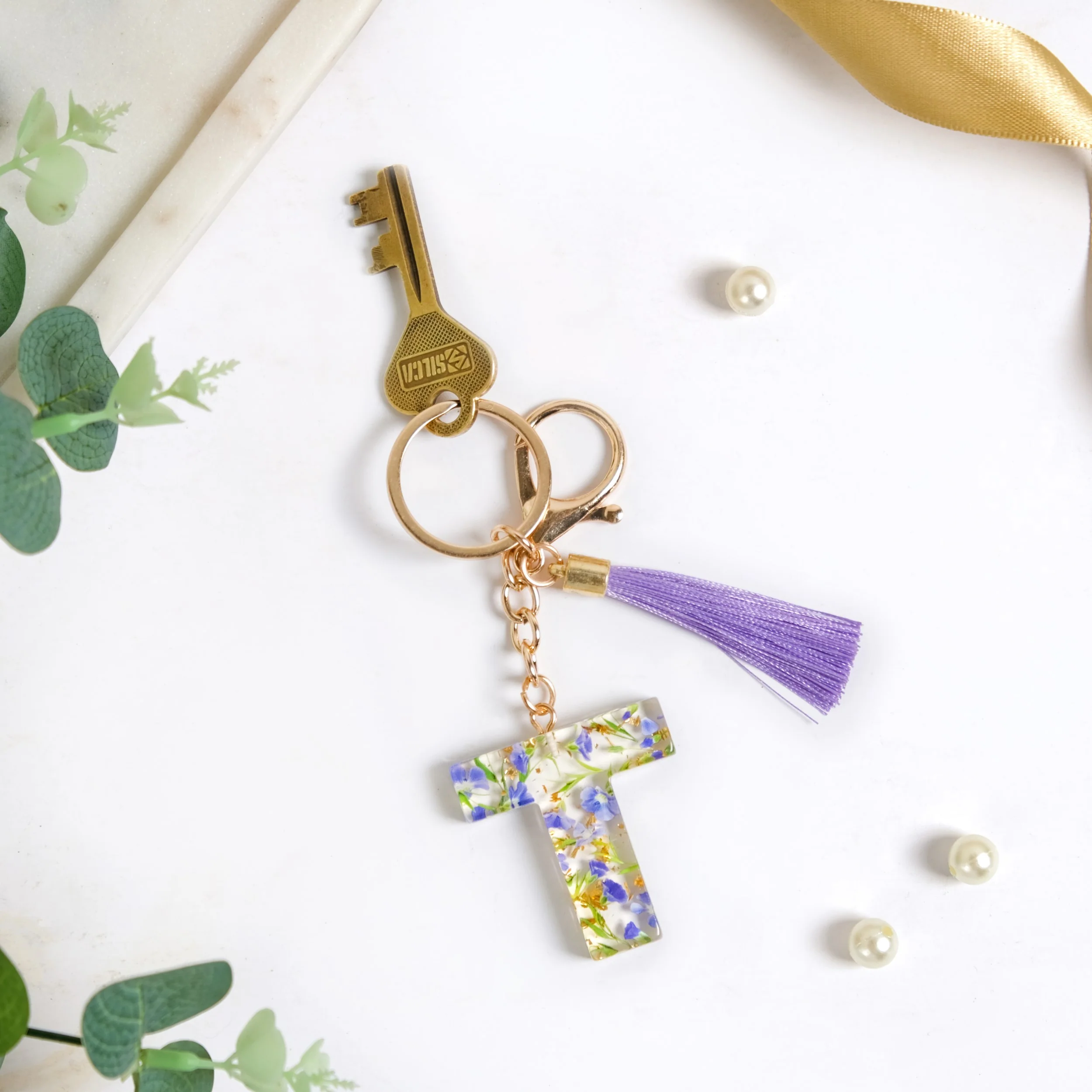 Petals And Gold Flecks T Resin Keyring - Image 8