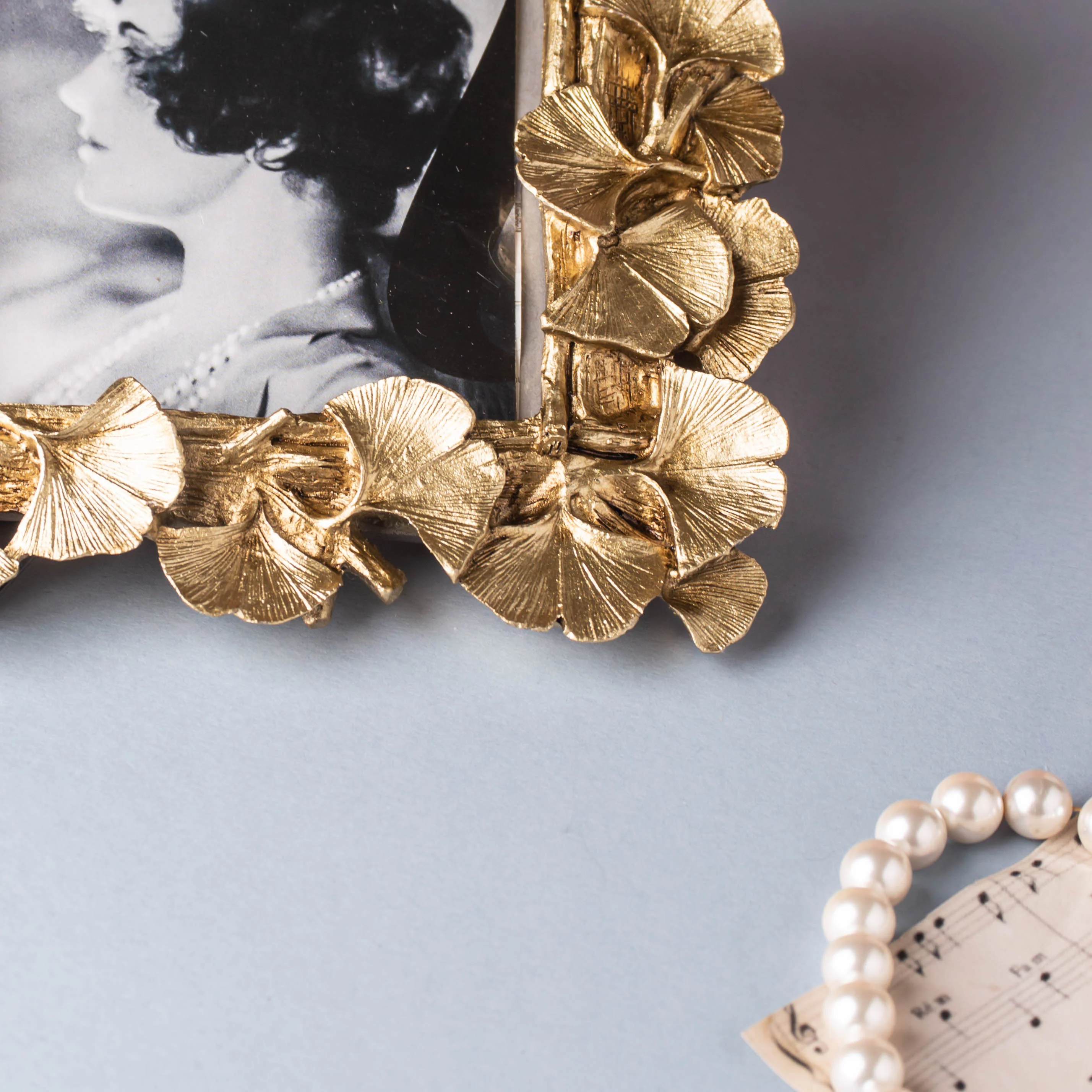 MAGNIFIQUE Leaf Photo Frame - Gold (S) - Image 10