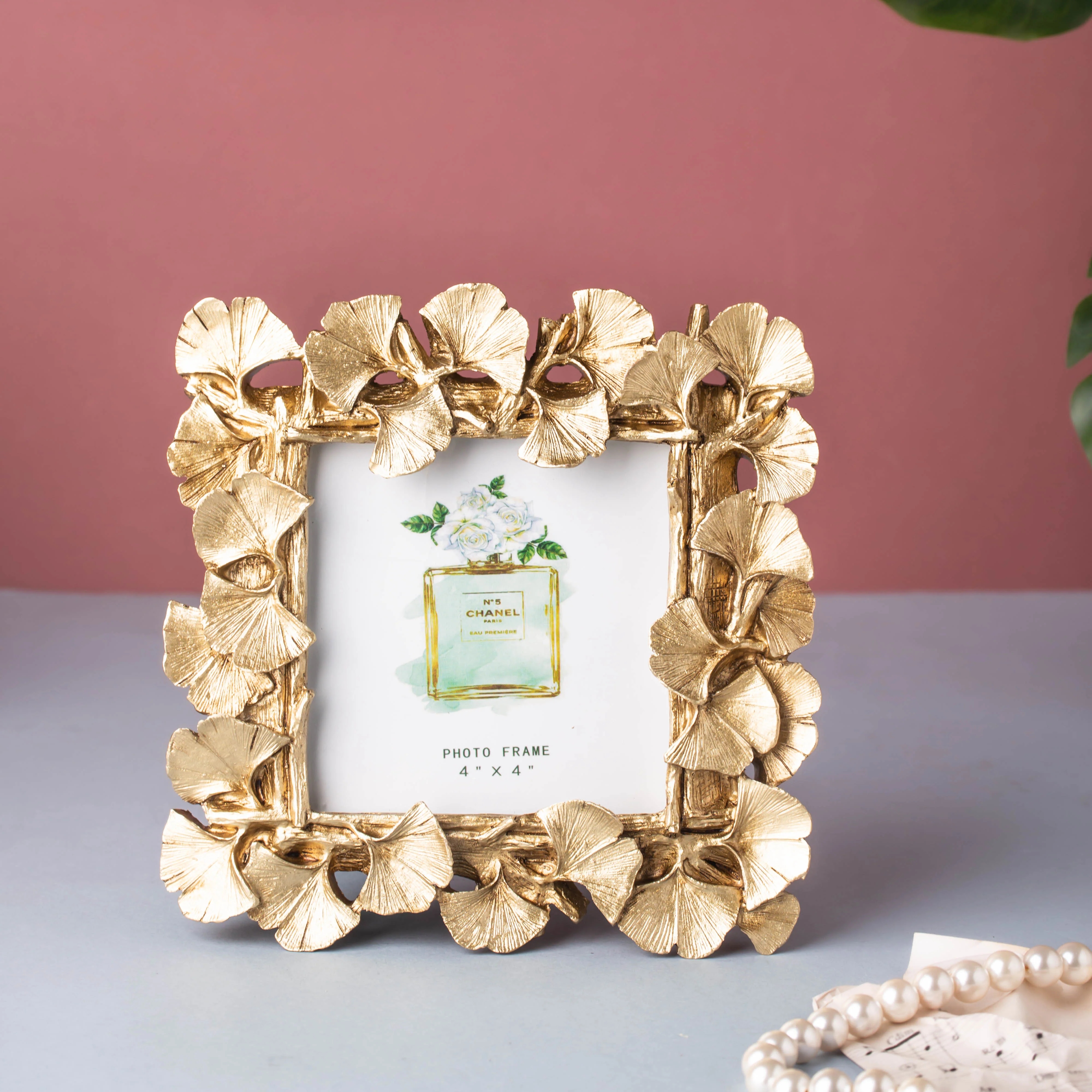 MAGNIFIQUE Leaf Photo Frame - Gold (S) - Image 7