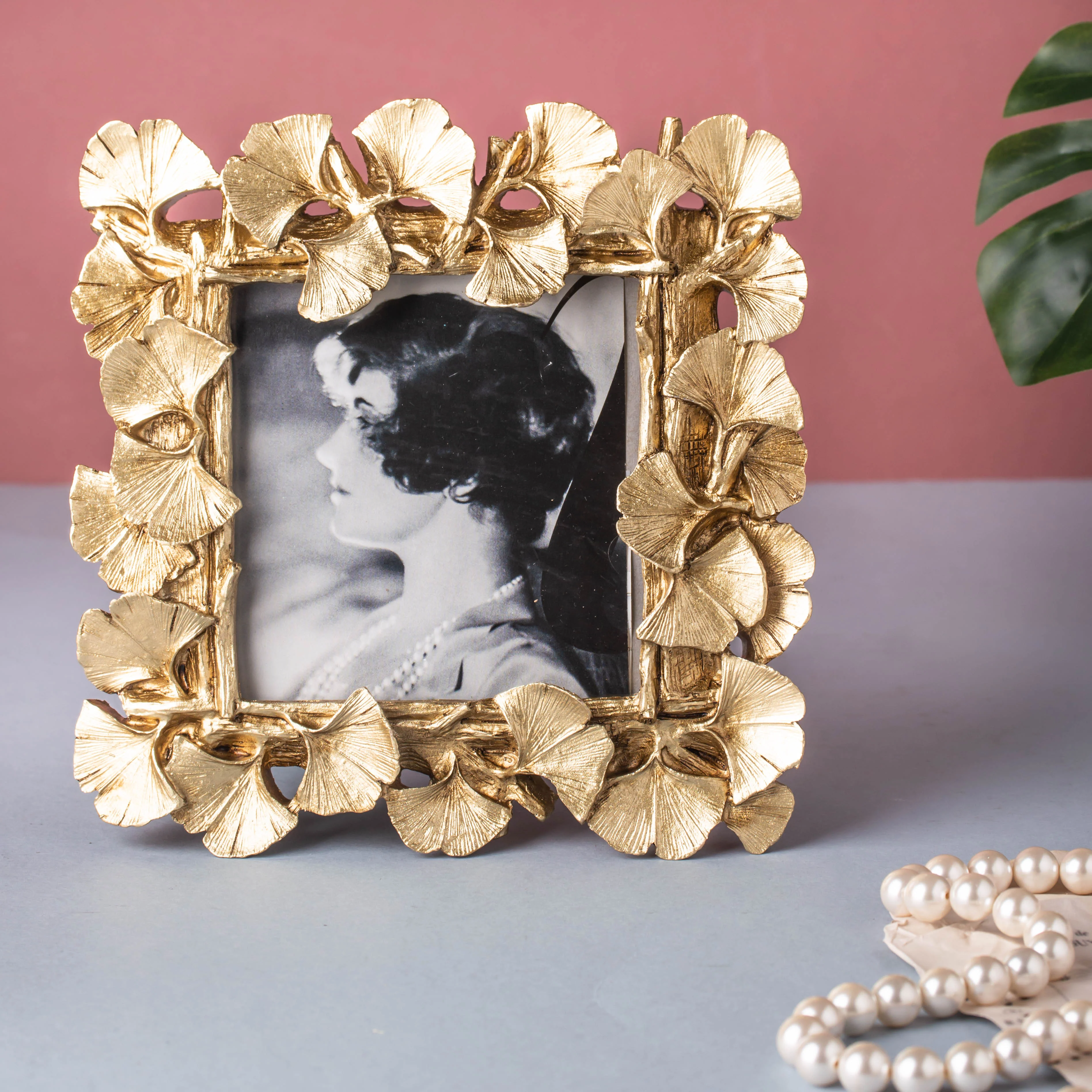 MAGNIFIQUE Leaf Photo Frame - Gold (S) - Image 9