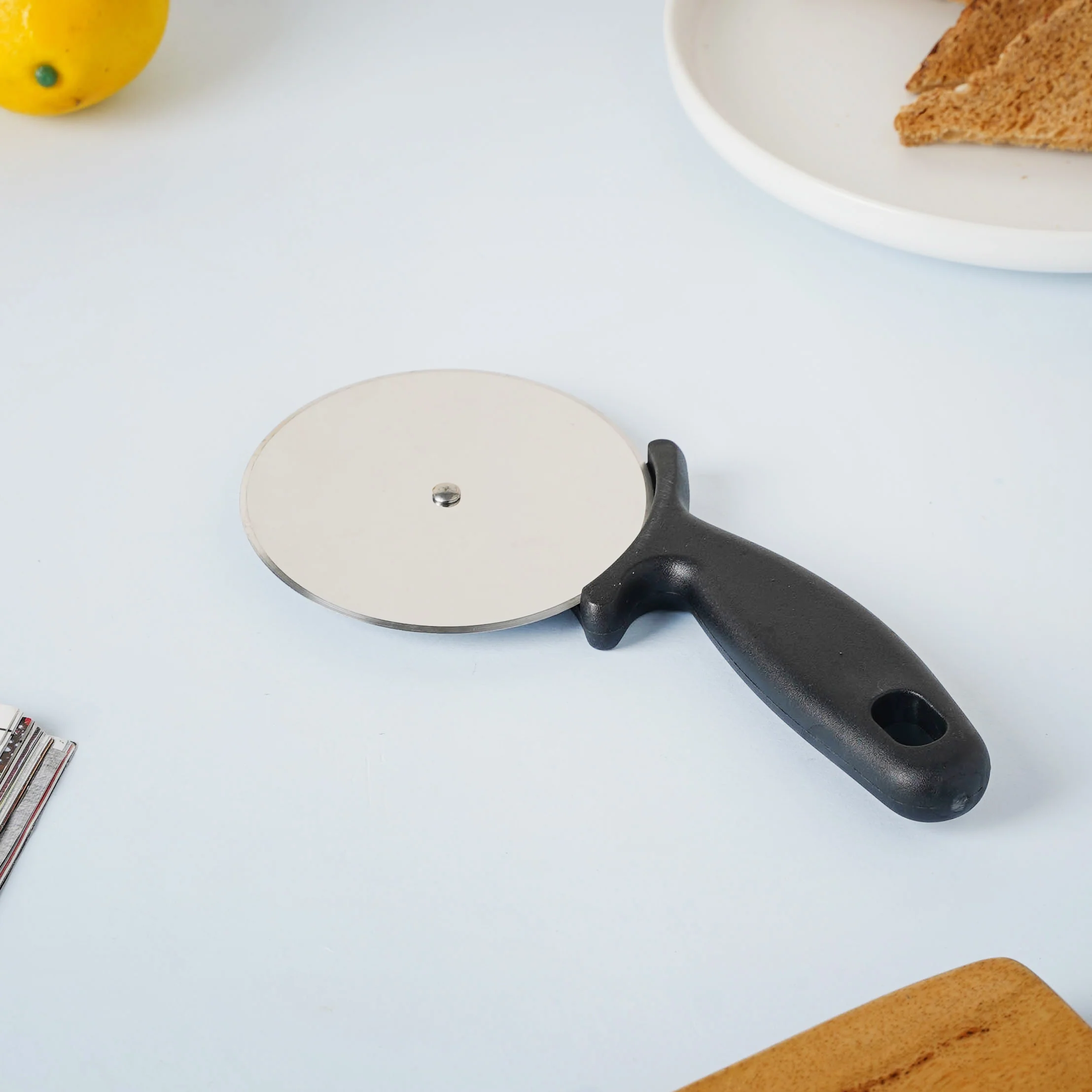 Pizza Cutter With Handle