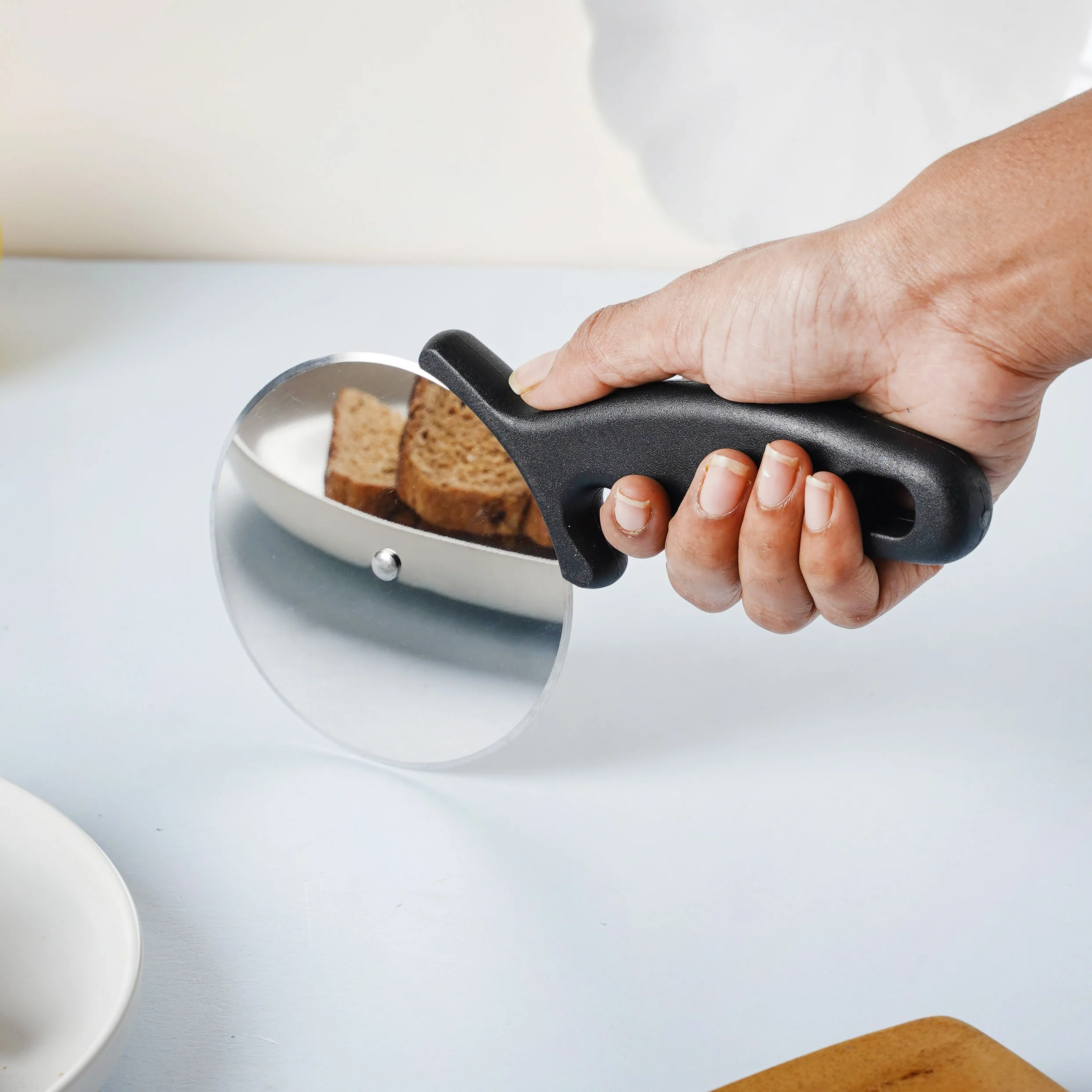 Pizza Cutter With Handle - Image 3