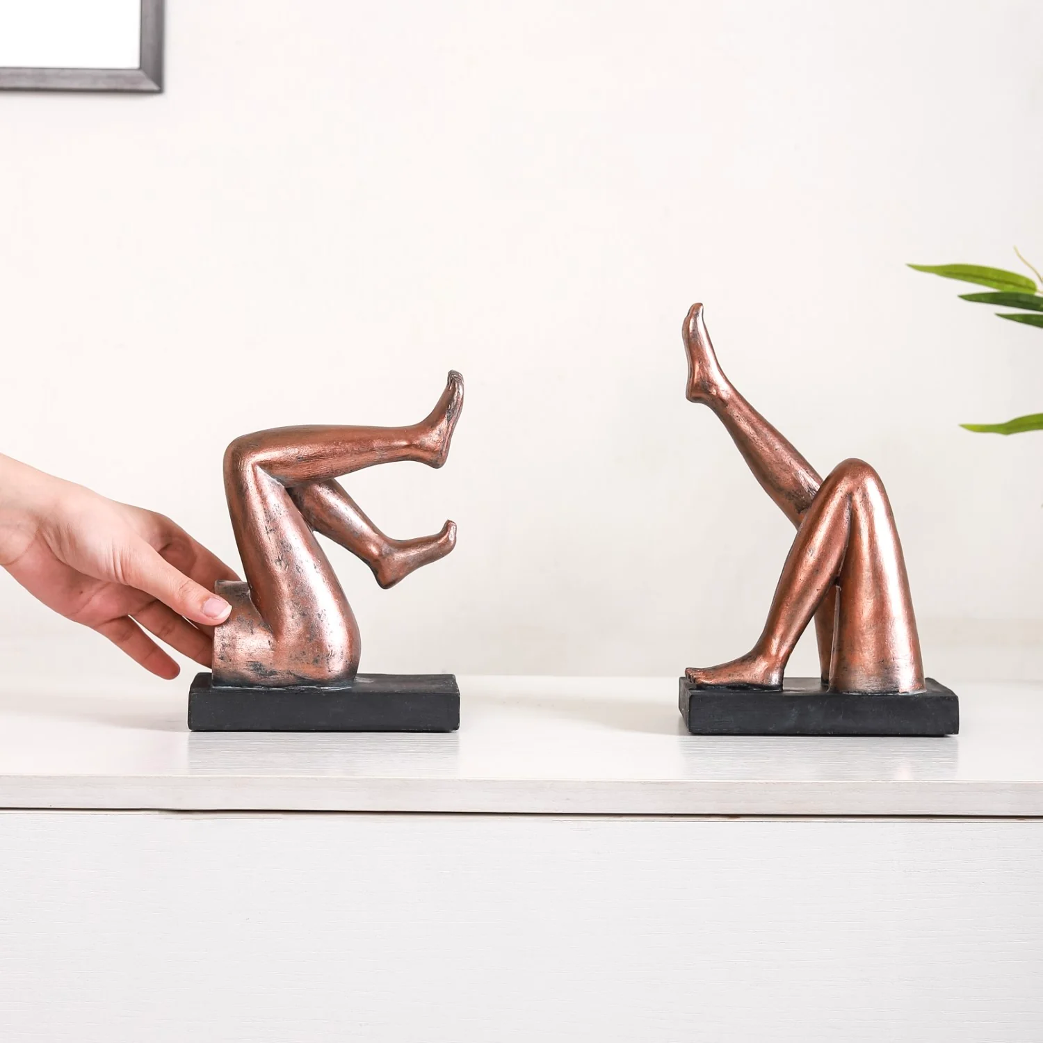 Pop Culture Retro Upturned Legs Bookends - Image 2