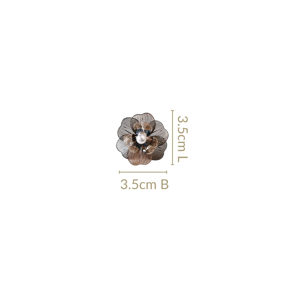 Poppy Pearl Statement Stud Earrings - Image 3