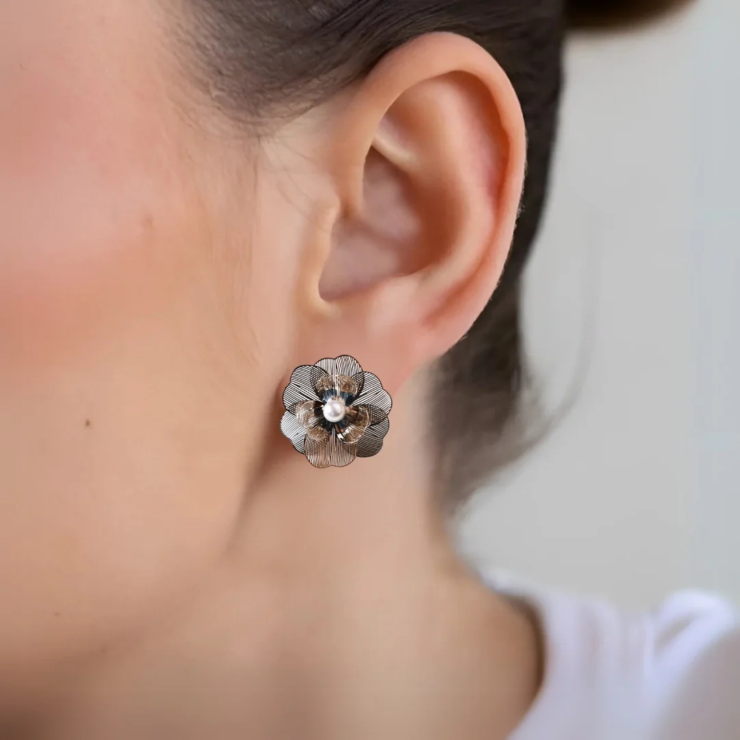 Poppy Pearl Statement Stud Earrings - Image 5