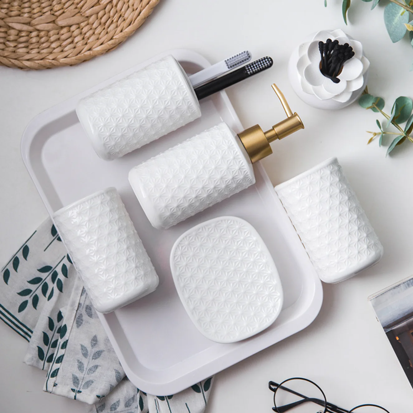 Porcelain White Bath Set