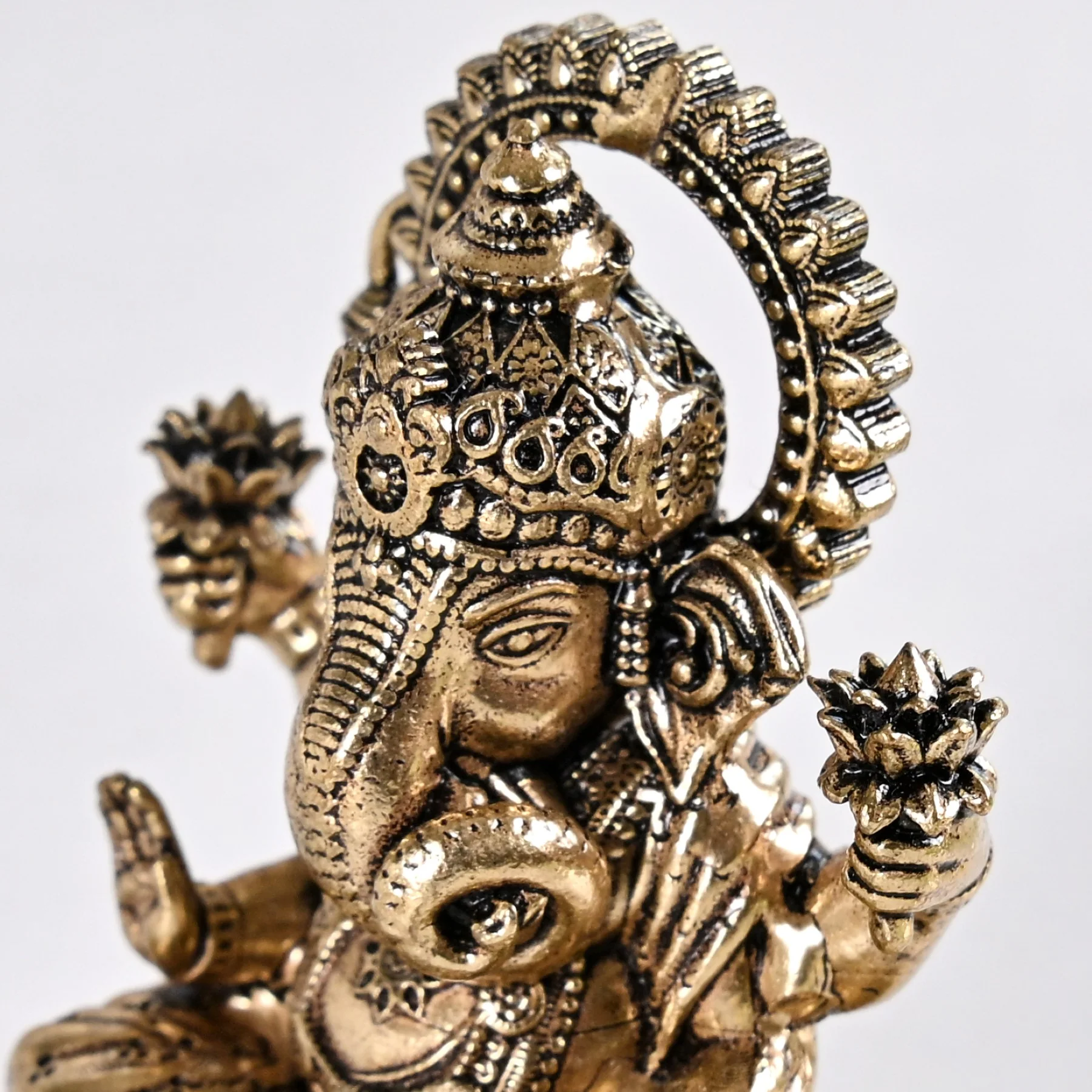 Pure Brass Vighnaharta Ganpati Idol With Gift Box 5cm - Image 6